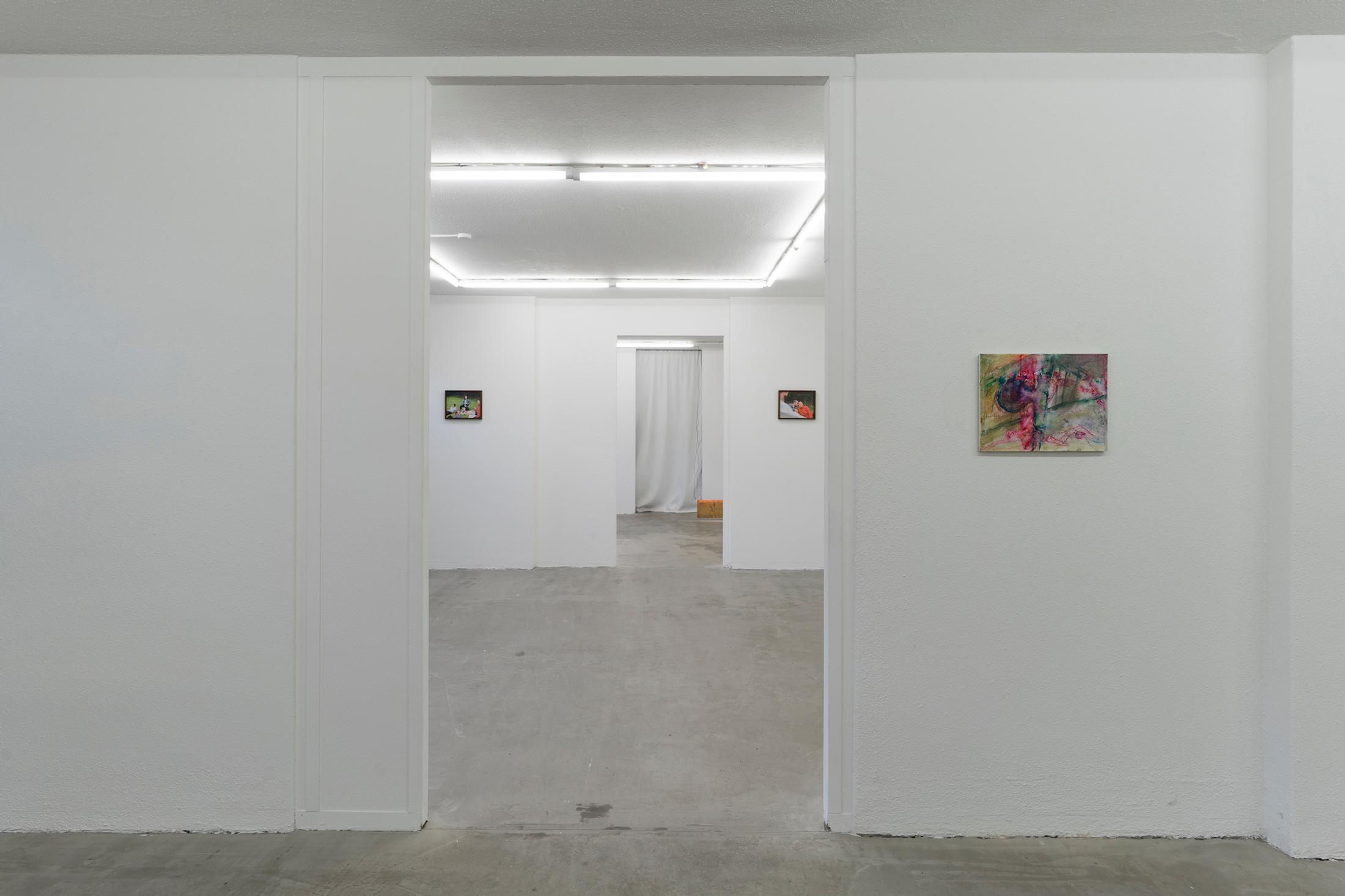 Exhibition View Group Show «Es dreht sich die Welt» at Hamlet, Zurich, 2023 / Photo: Claude Barrault / Courtesy: the artists and Hamlet