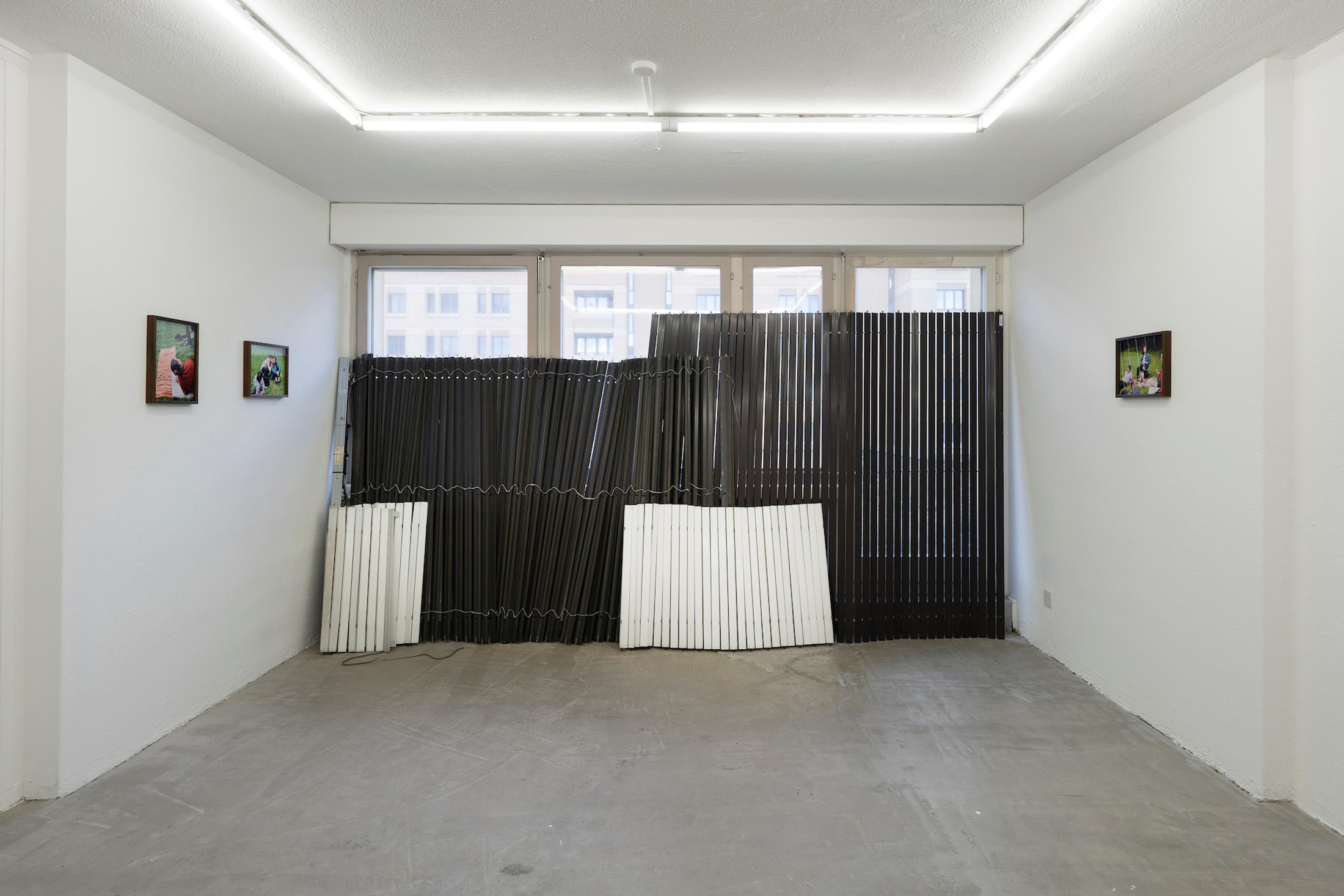 Exhibition View Group Show «Es dreht sich die Welt» at Hamlet, Zurich, 2023 / Photo: Claude Barrault / Courtesy: the artists and Hamlet