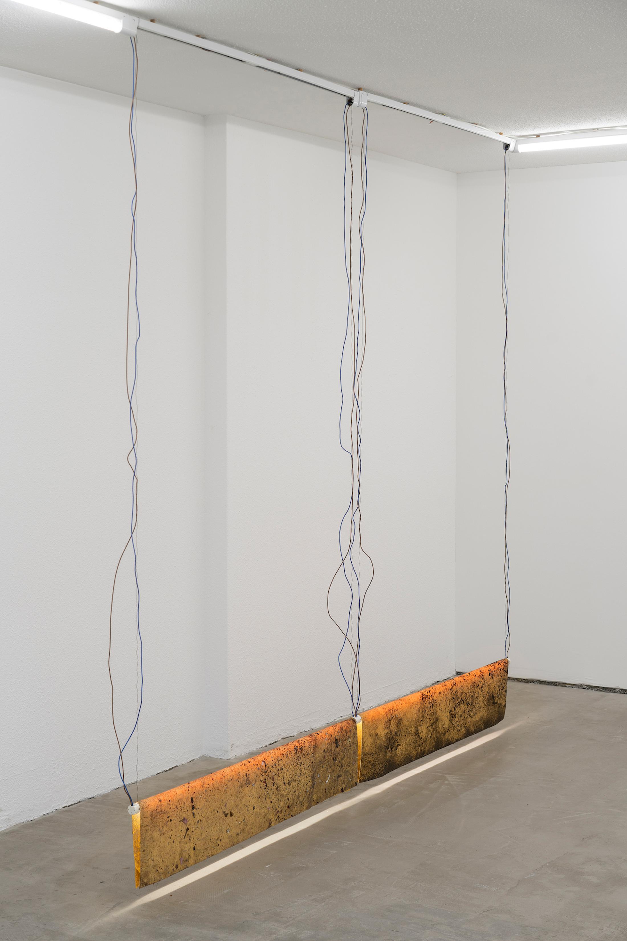Exhibition View Group Show «Es dreht sich die Welt; view on Amadeus Vogelsang, streifen 2-3, 2023, Road marking paint, 122.5 x 50 cm» at Hamlet, Zurich, 2023 / Photo: Claude Barrault / Courtesy: the artist and Hamlet