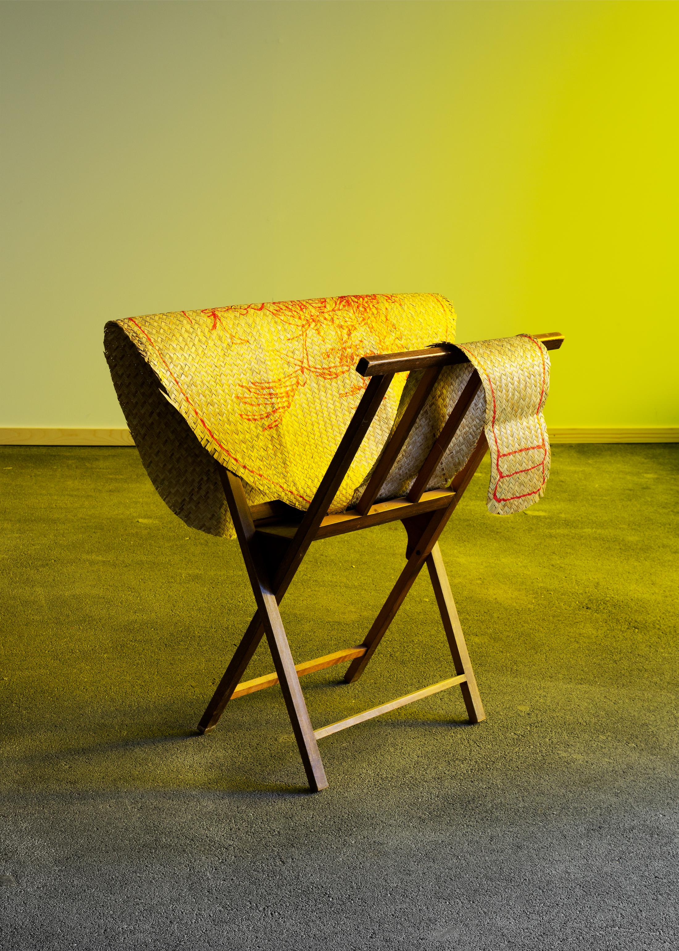 Exhibition View Group Show «Melanie Akeret, Luana Cardinaux and Sergio Rojas Chaves; view on Sergio Rojas Chaves, Don’t leave me this way, 2023, Palm petate, wood, acrylic paint» at Bad Posture, Lausanne, 2023 / Photo: Théa Giglio / Courtesy: the artists and Bad Posture