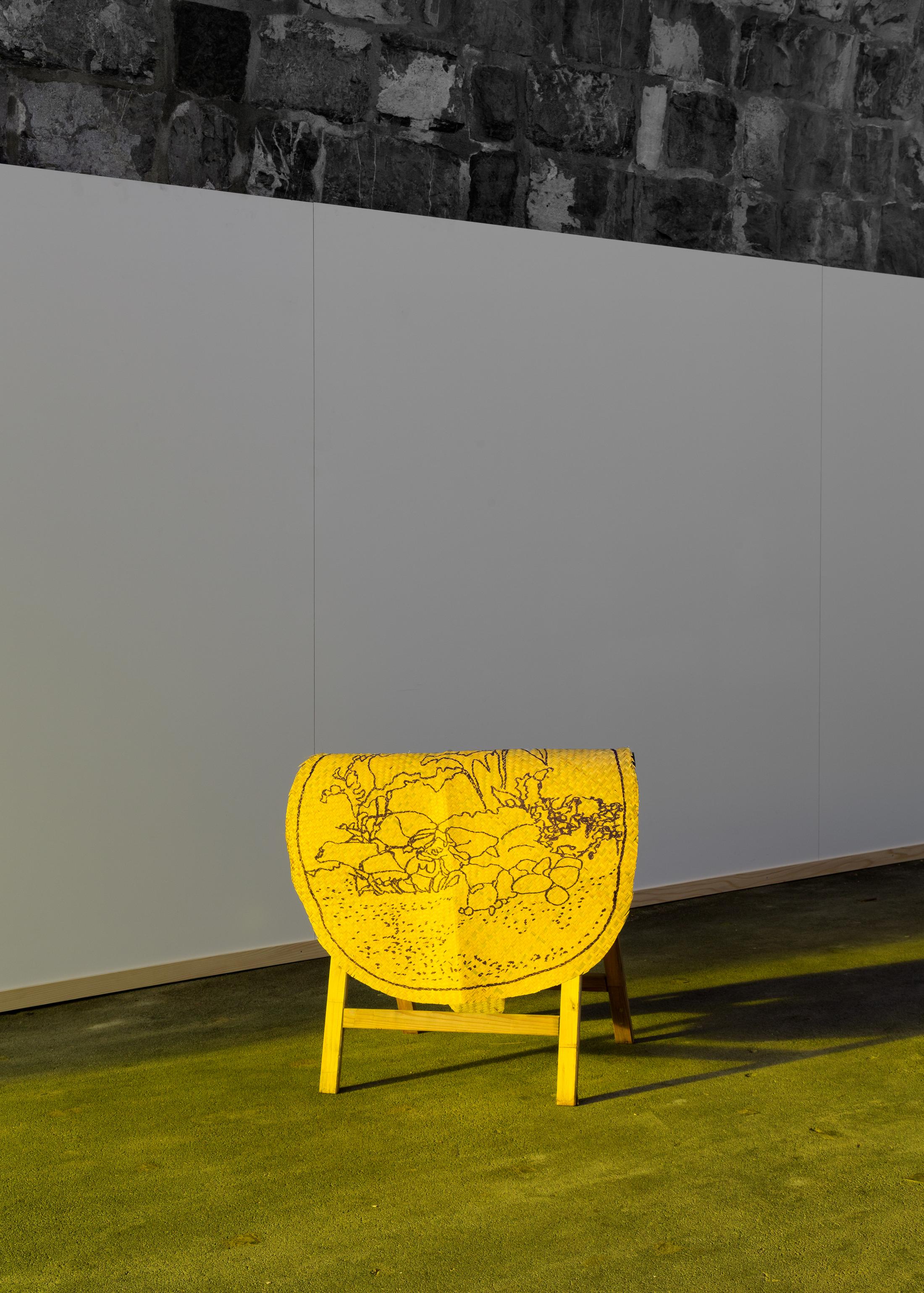 Exhibition View Group Show «Melanie Akeret, Luana Cardinaux and Sergio Rojas Chaves; view on Sergio Rojas Chaves, Don’t let me down, 2023, Palm petate, wood, acrylic paint» at Bad Posture, Lausanne, 2023 / Photo: Théa Giglio / Courtesy: the artists and Bad Posture