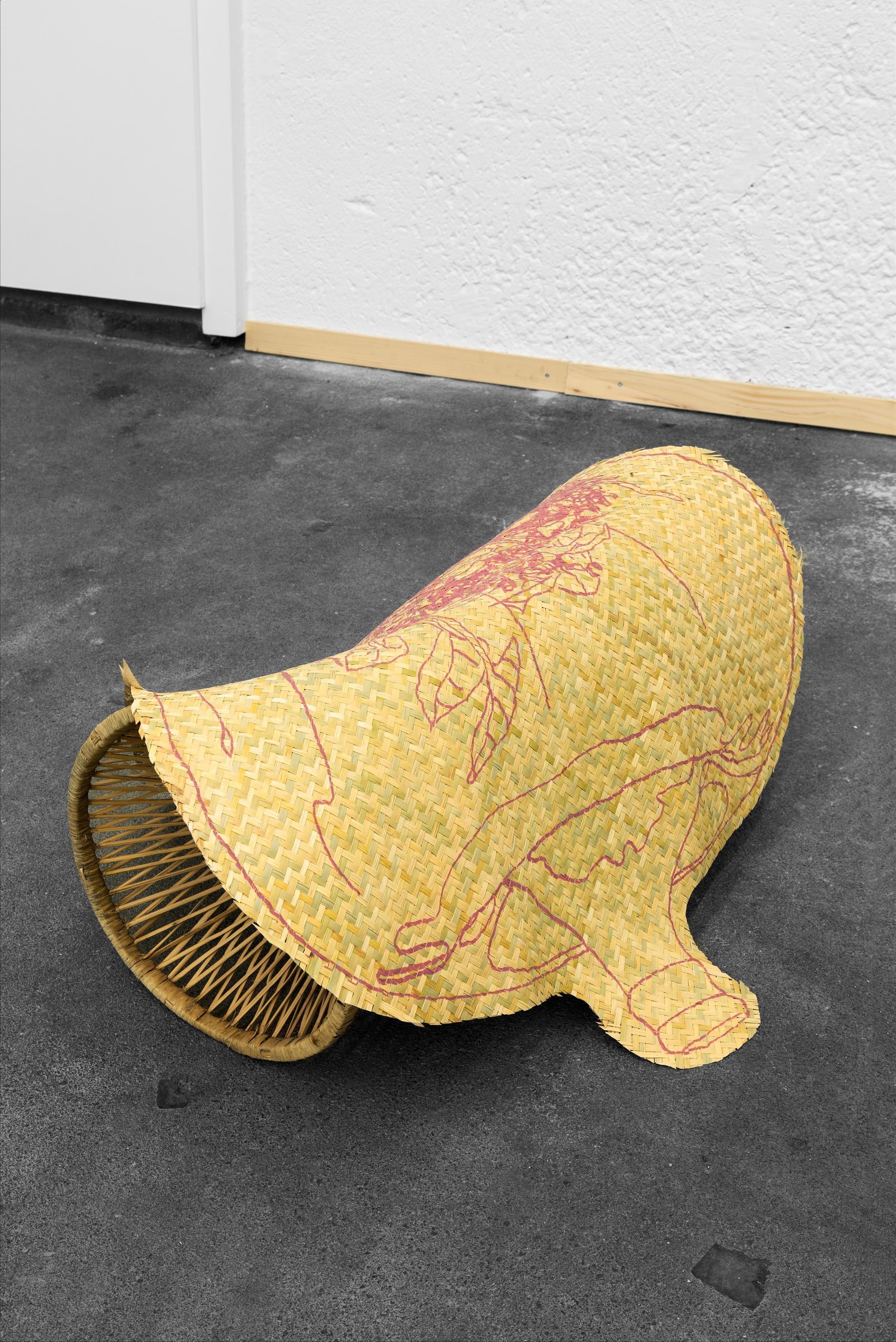 Exhibition View Group Show «Melanie Akeret, Luana Cardinaux and Sergio Rojas Chaves; view on Sergio Rojas Chaves, Don’t forget about me, 2023, Palm petate, wood, acrylic paint» at Bad Posture, Lausanne, 2023 / Photo: Théa Giglio / Courtesy: the artists and Bad Posture