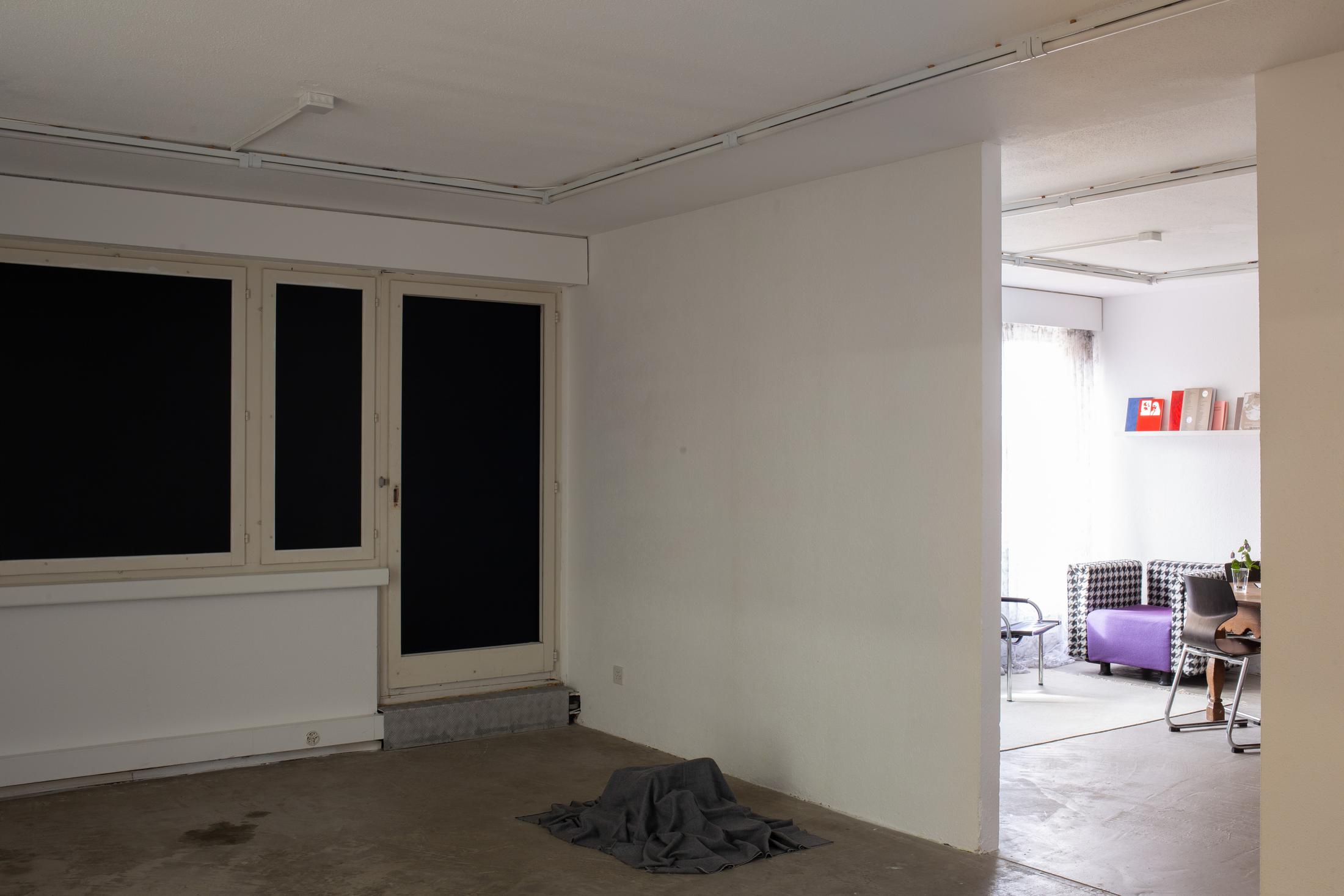Exhibition View Group Show «Memory Mold; view on Luca Büchler, Untitled, 2024, Fabric, artworks found at Hamlet by Sven Gex, Leevi Toija, Bleed, Dominic Michel, Benedikt Bock, Virginia Ariu, Vinzenz Meyner, Johanna Kotlaris, Lea Rüegg» at Hamlet, Zurich, 2024 / Photo: Leevi Toija / Courtesy: the artists and Hamlet