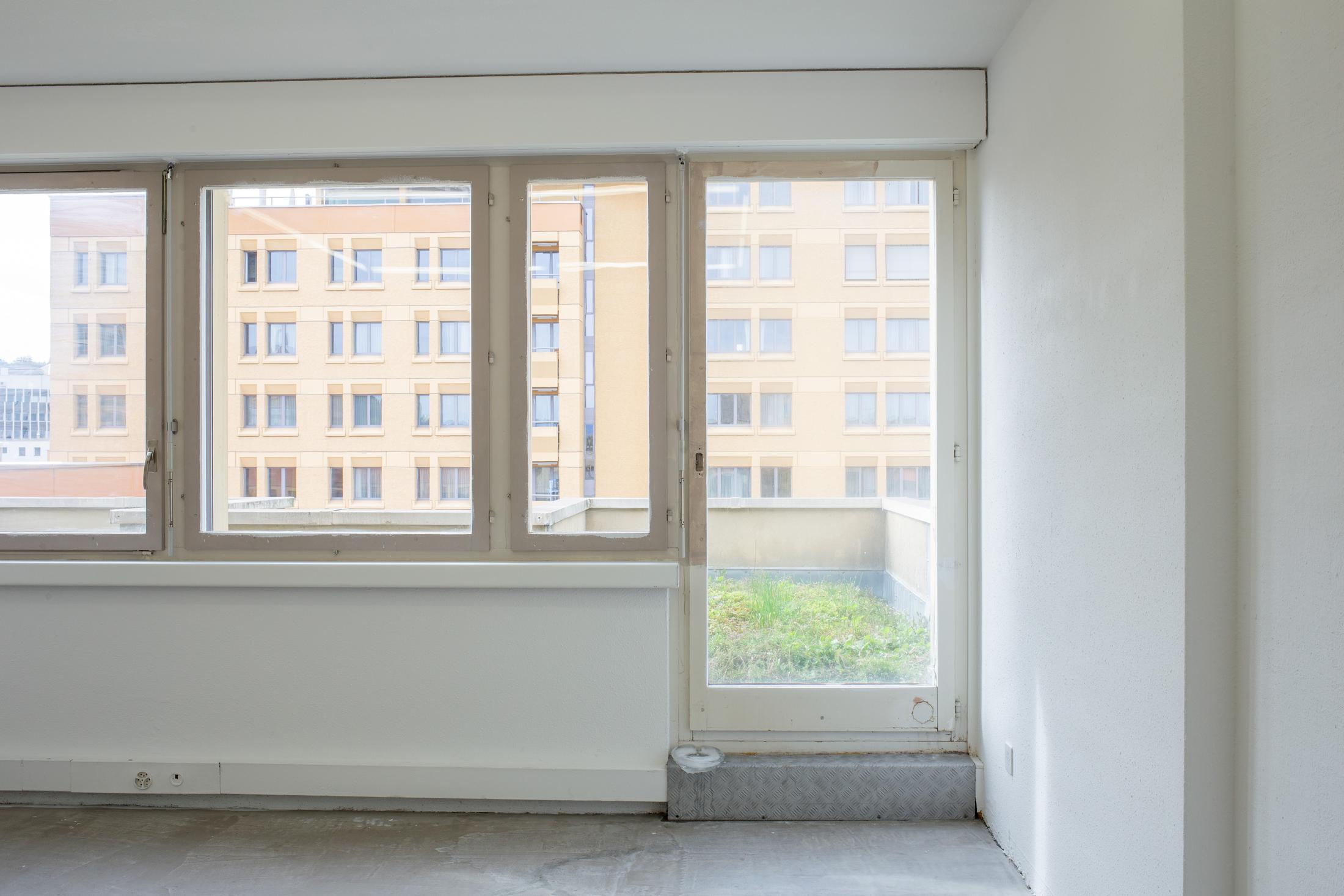 Exhibition View Group Show «Memory Mold; view on Amélie Bodenmann, (Last night, or the night before), 2024, ice» at Hamlet, Zurich, 2024 / Photo: Leevi Toija / Courtesy: the artist and Hamlet