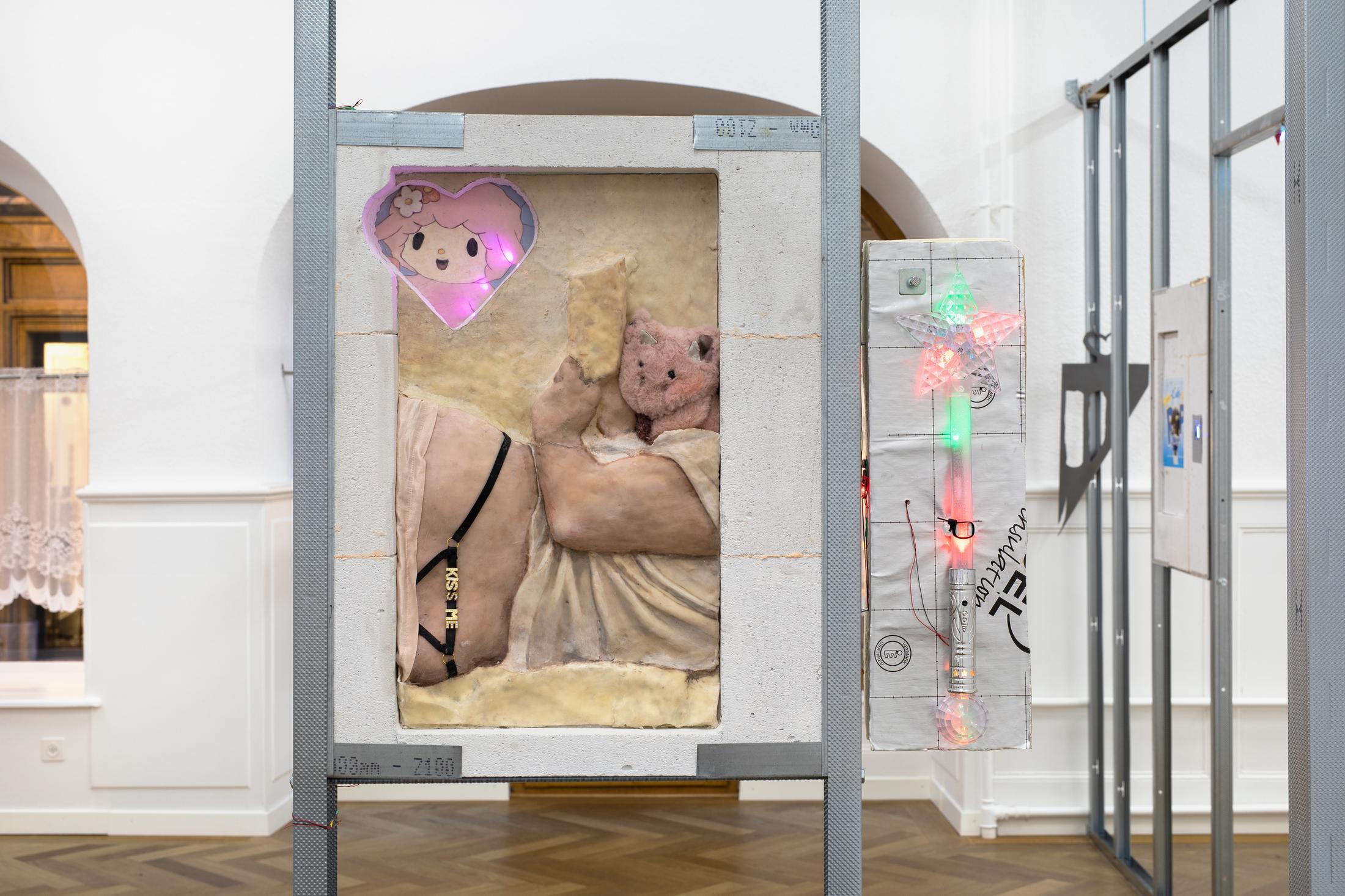 Exhibition View Solo Show Mona Filleul «PARTY MIX feat. Thilda Bourqui, Tony Colombe. K, Pauline Coquart, Gaia Vincensini, Xaxalxe» at Krone Couronne, Biel/Bienne, 2024 / Photo: Fabrice Schneider / Courtesy: The artist and Krone Couronne