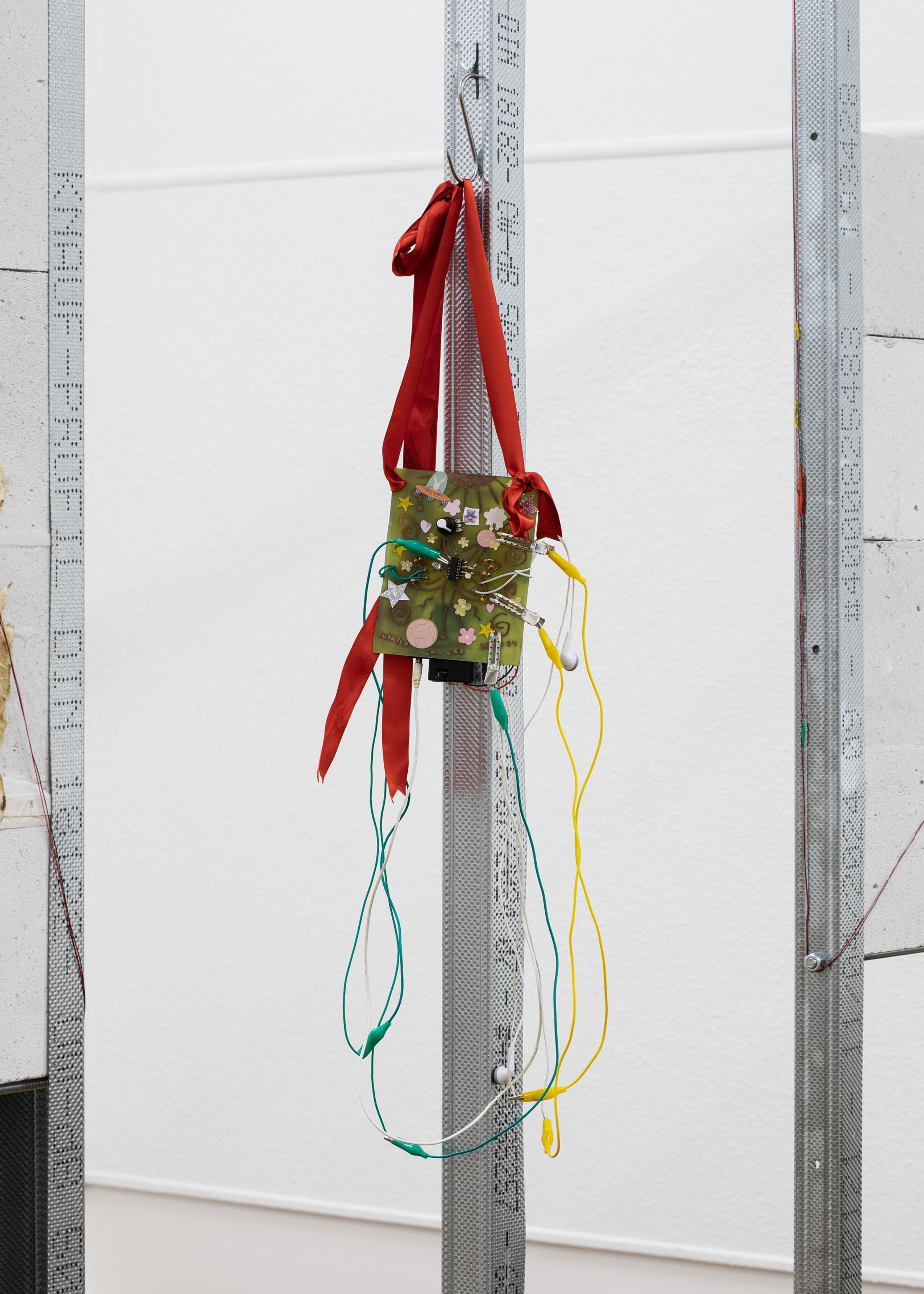 Exhibition View Solo Show Mona Filleul «PARTY MIX feat. Thilda Bourqui, Tony Colombe. K, Pauline Coquart, Gaia Vincensini, Xaxalxe; view on Xaxalxe, Protoype de santé pour les plantes, 2024» at Krone Couronne, Biel/Bienne, 2024 / Photo: Fabrice Schneider / Courtesy: The artist and Krone Couronne