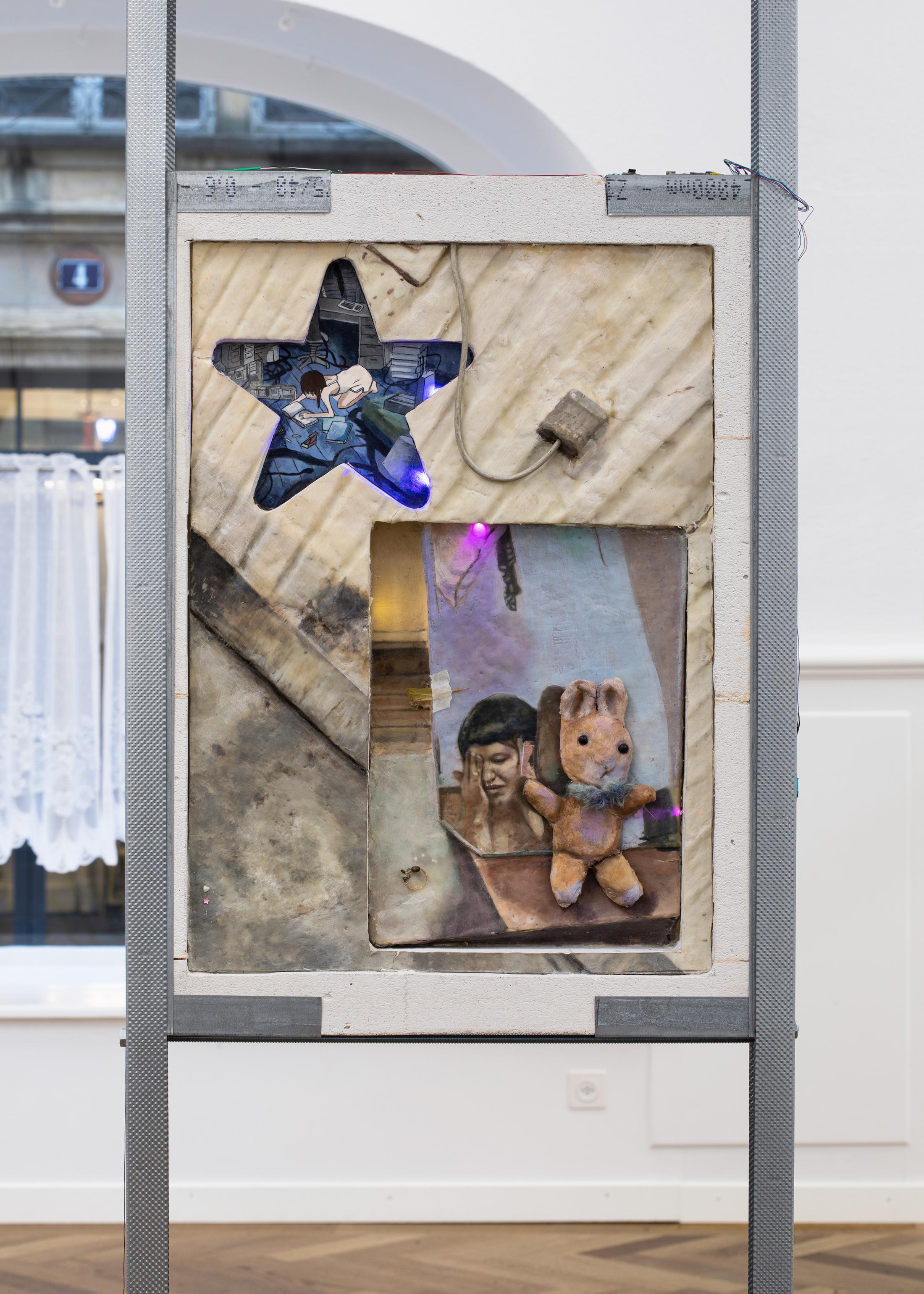 Exhibition View Solo Show Mona Filleul «PARTY MIX feat. Thilda Bourqui, Tony Colombe. K, Pauline Coquart, Gaia Vincensini, Xaxalxe; view on Mona Filleul, Phantasia 5 - lain, 2024» at Krone Couronne, Biel/Bienne, 2024 / Photo: Fabrice Schneider / Courtesy: The artist and Krone Couronne