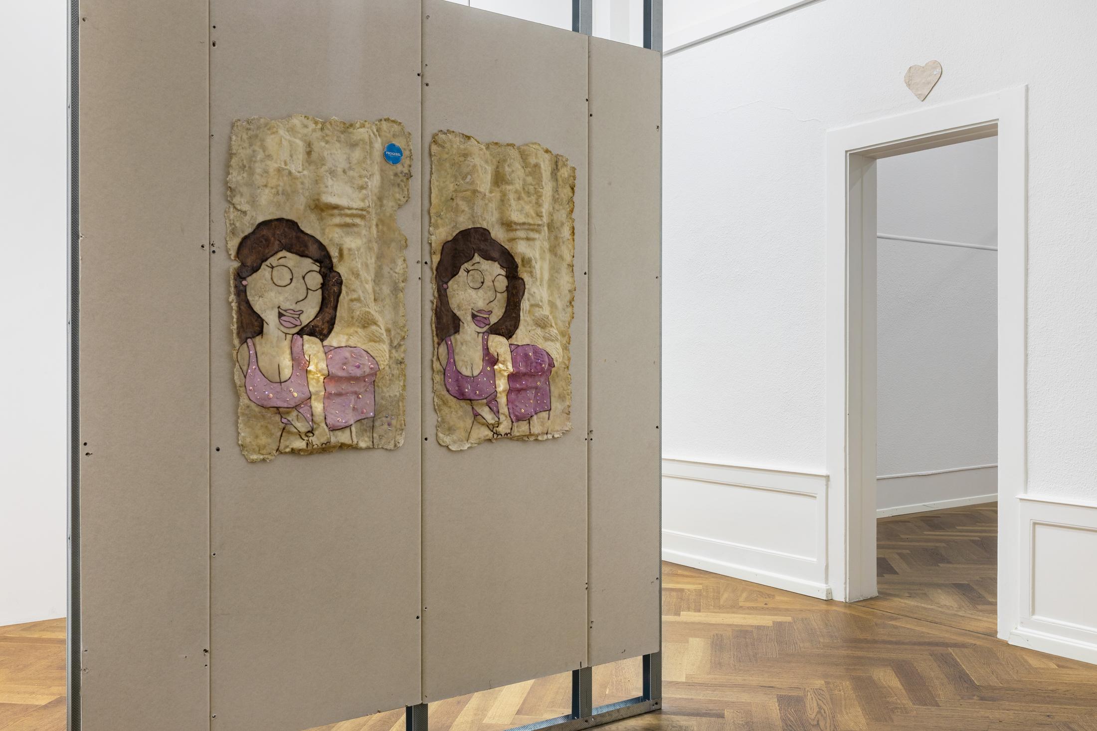 Exhibition View Solo Show Mona Filleul «PARTY MIX feat. Thilda Bourqui, Tony Colombe. K, Pauline Coquart, Gaia Vincensini, Xaxalxe; view on Mona Filleul, 2024 Bonnie, 2019–2024» at Krone Couronne, Biel/Bienne, 2024 / Photo: Fabrice Schneider / Courtesy: The artist and Krone Couronne