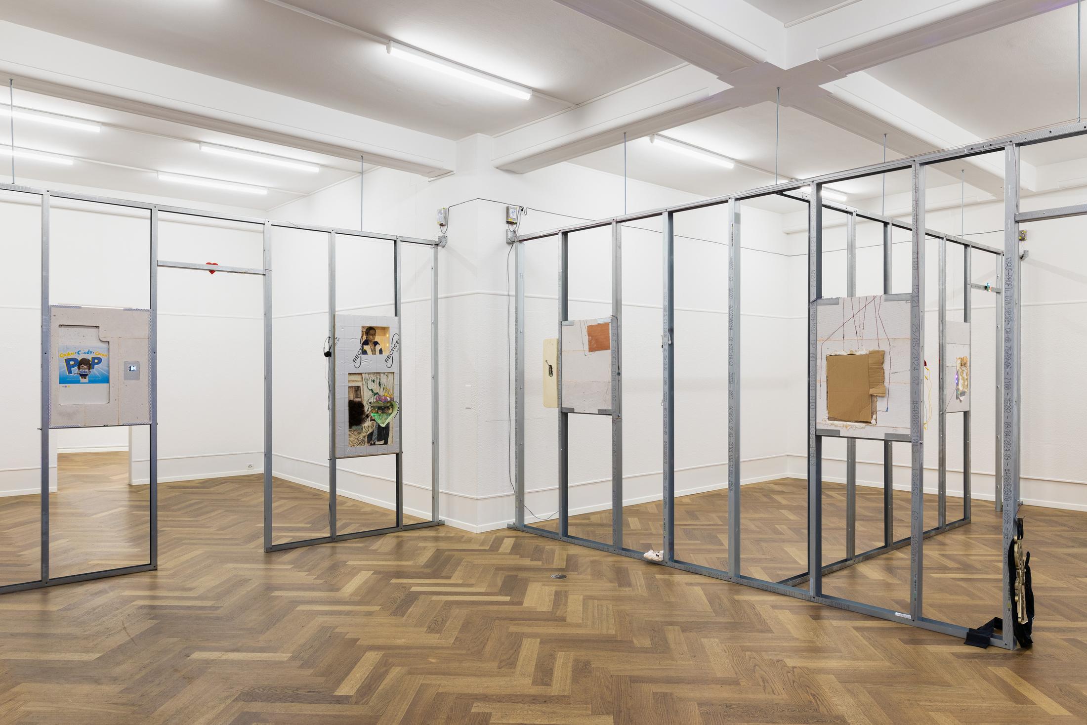Exhibition View Solo Show Mona Filleul «PARTY MIX feat. Thilda Bourqui, Tony Colombe. K, Pauline Coquart, Gaia Vincensini, Xaxalxe» at Krone Couronne, Biel/Bienne, 2024 / Photo: Fabrice Schneider / Courtesy: The artist and Krone Couronne