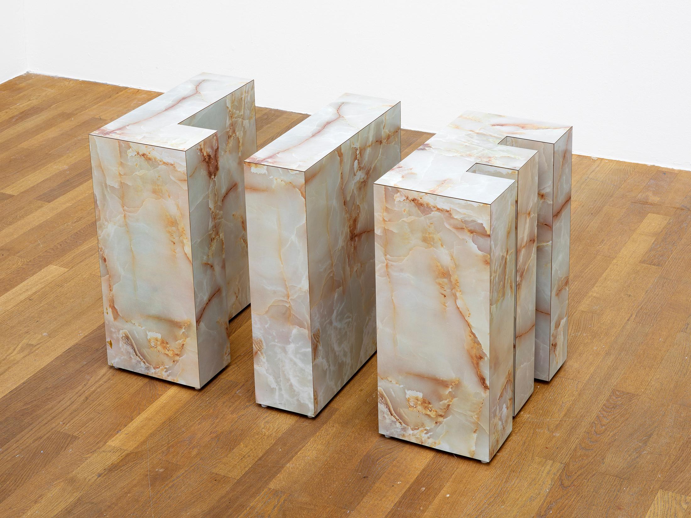 Exhibition View Solo Show Nancy Dwyer «Hot Mess ; view on LIE, 1986, Formica on wood,
60x100x48 cm» at Kunsthalle Winterthur, 2024 / Photo: Cedric Mussano / Courtesy: the artist and Theta, New York