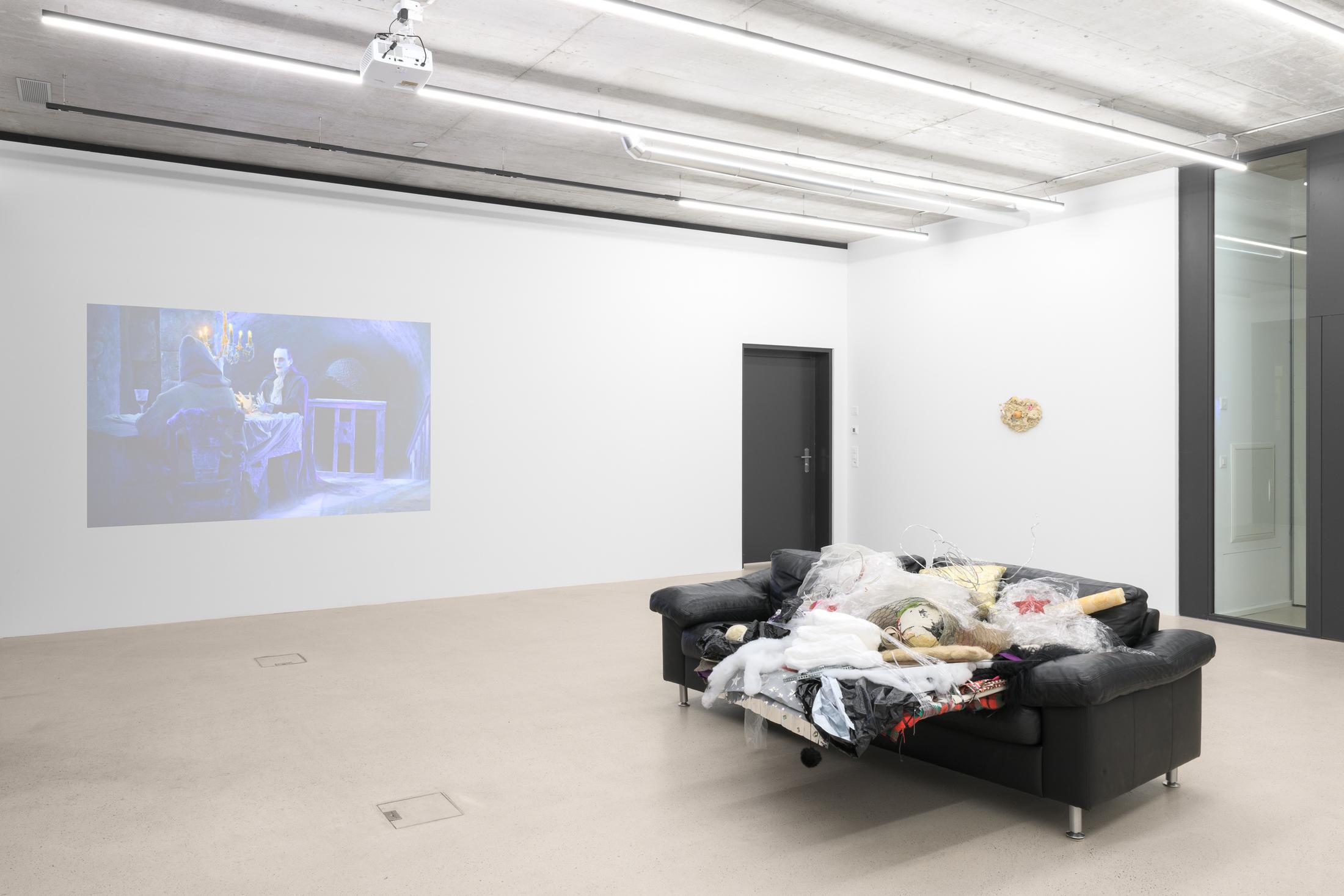 Exhibition View Group Show «Pretty People» at Windhager von Kaenel, Zug, 2024-2025 / Photo: Julian Blum / Courtesy: the artists, Windhager von Kaenel and Galerie Lars Friedrich