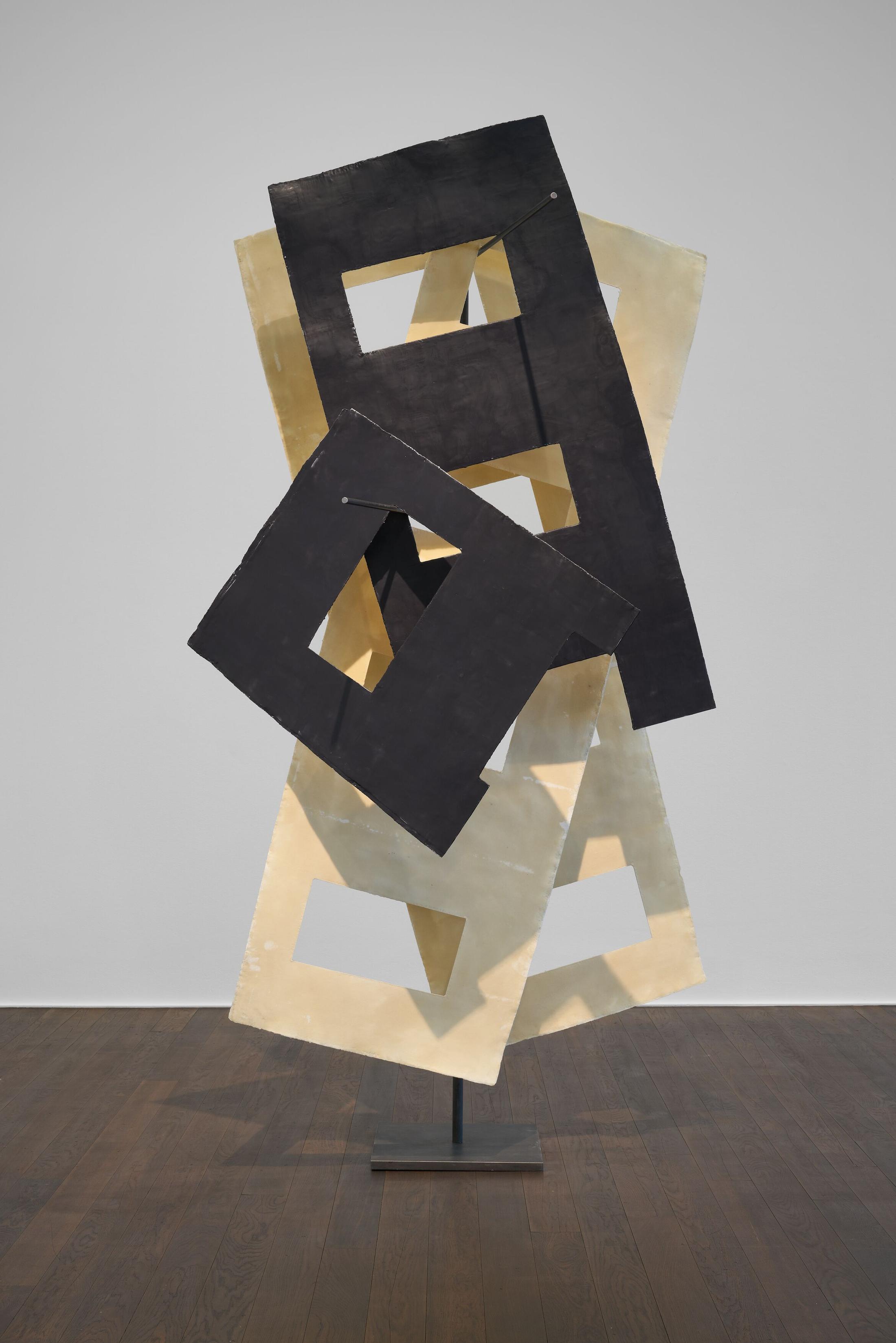 Exhibition View Solo Show «Rachel Khedoori; view on Untitled, paper, resin, encaustic wax, metal, 298 x 160 x 136 cm, 2025» at Hauser & Wirth, Zurich, 2025 / Photo: Jon Etter / Courtesy: the artist and Hauser & Wirth