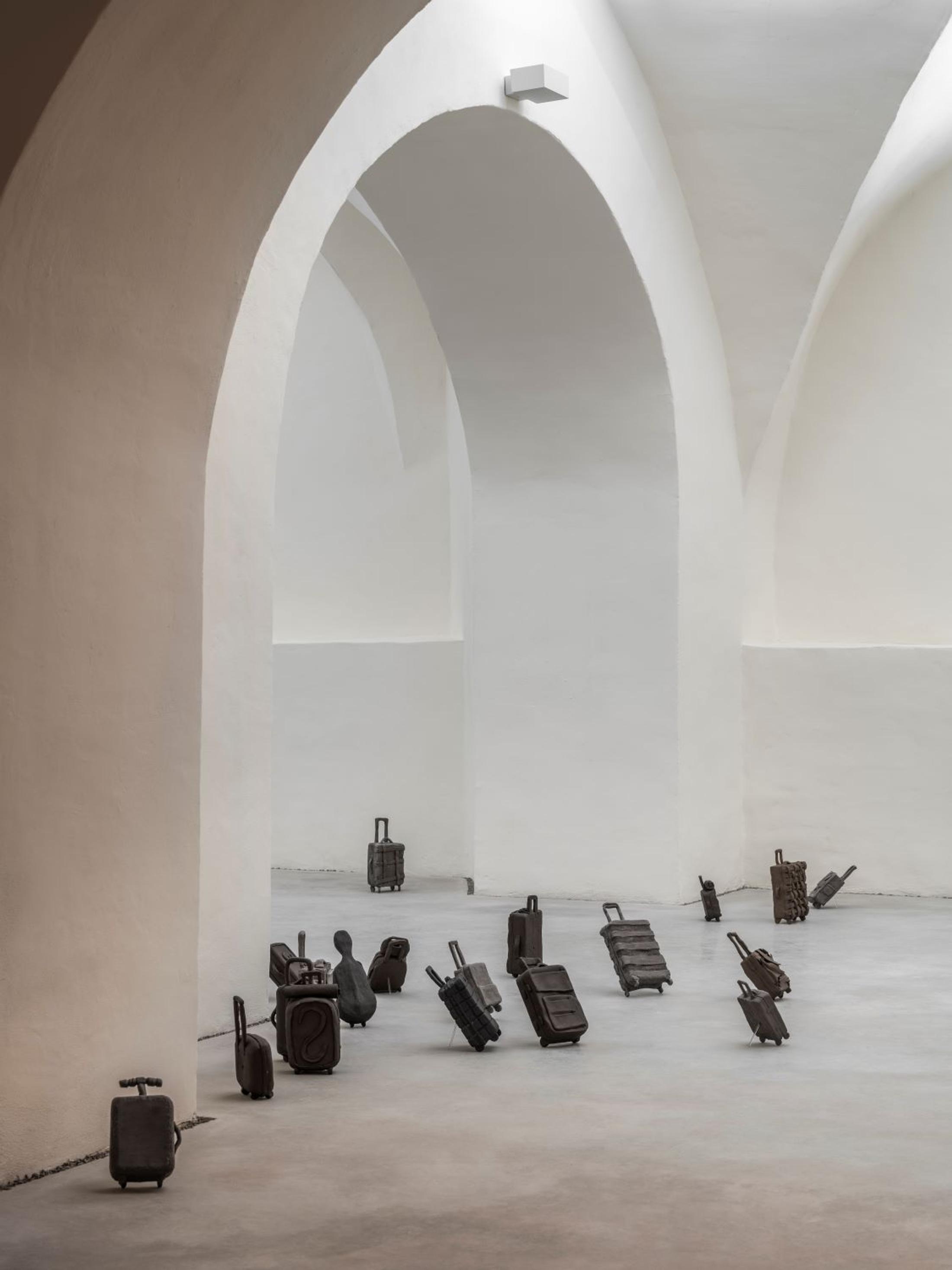 Exhibition View Solo Show Raphael Stucky «Troposonic; view on Anti-Volumen, Clay sculptures, 2024» at Musée d’art du Valais / Kunstmuseum Wallis, Sion, 2025 / Photo: Olivier Lovey / Courtesy: the artist and Musées cantonaux du Valais