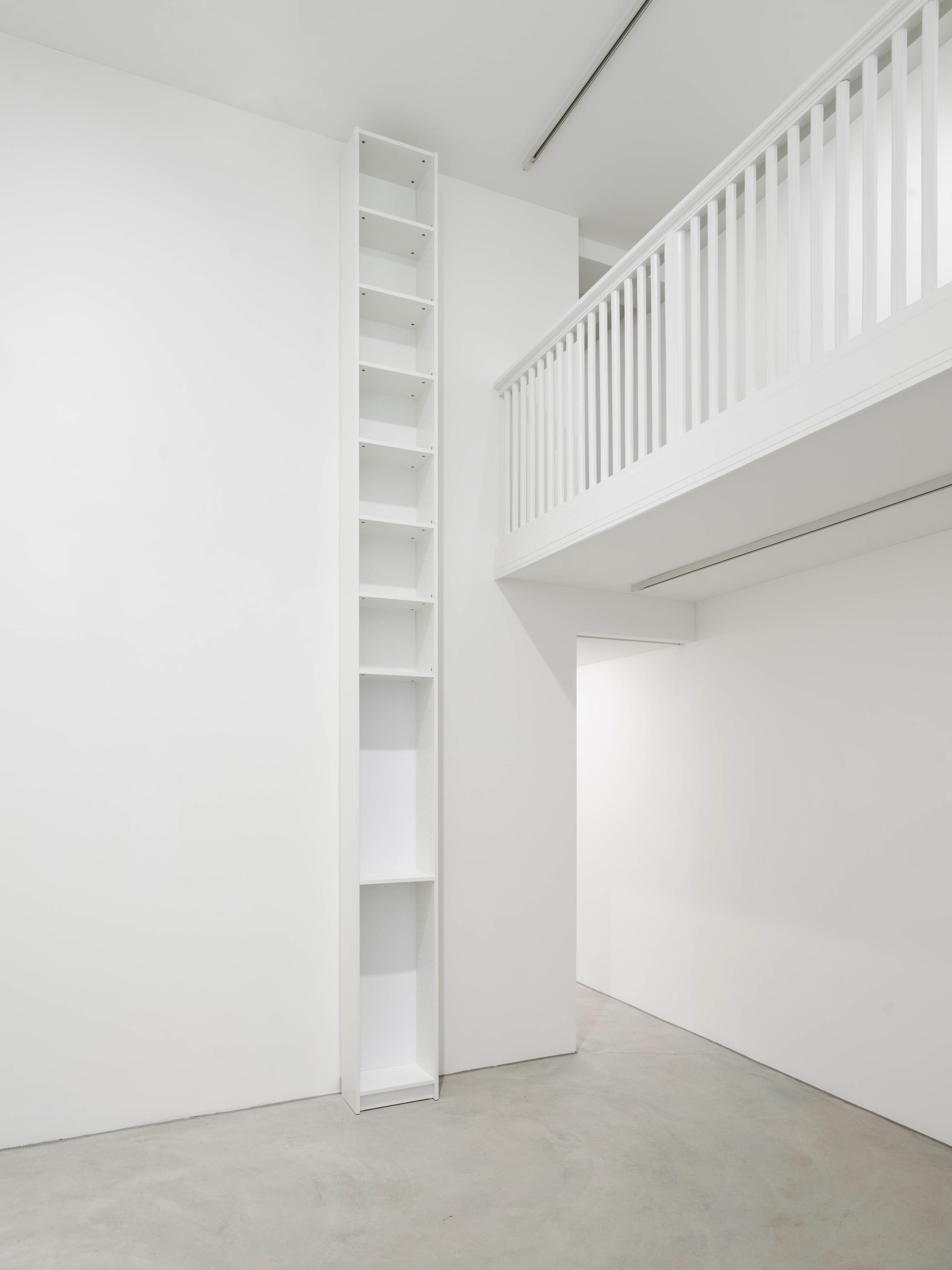 Exhibition View Solo Show Sanna Helena Berger «Nicht-nur-Spekulativ; view on Sanna Helena Berger, Signifikant-hoch (Die Umgestaltung des Raums zu einem Kunstwerk vis à vis der Umgestaltung des Raums mit einem Kunstwerk), 2024, Particleboard, Paper foil, Plastic edging, Fibreboard, Paint, 482 x 40 x 28 cm» at Galerie PHILIPPZOLLINGER, Zurich, 2024 / Photo: Conradin Frei / Courtesy: The artist and Galerie PHILIPPZOLLINGER