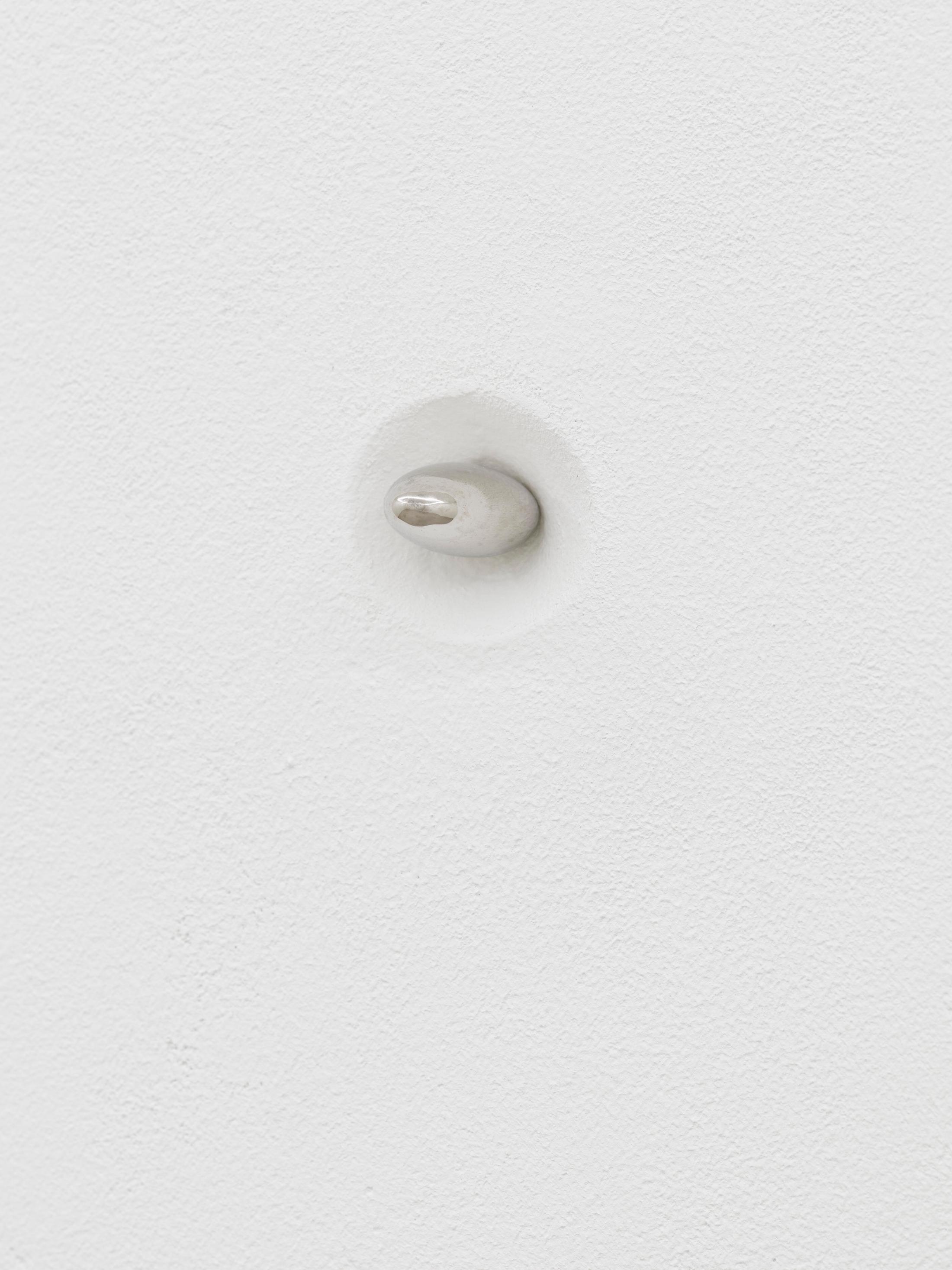 Exhibition View Solo Show Sanna Helena Berger «Nicht-nur-Spekulativ; view on Sanna Helena Berger, Gegengewicht für Schwerpunktthema (Eine Frage der Möglichkeit, die Kommodifizierung der Konditionen der Sammelbarkeit zu ästhetisieren), 2024, Sterling silver 925 almond 0.5 x 0.8 x 2.5 cm» at Galerie PHILIPPZOLLINGER, Zurich, 2024 / Photo: Conradin Frei / Courtesy: The artist and Galerie PHILIPPZOLLINGER