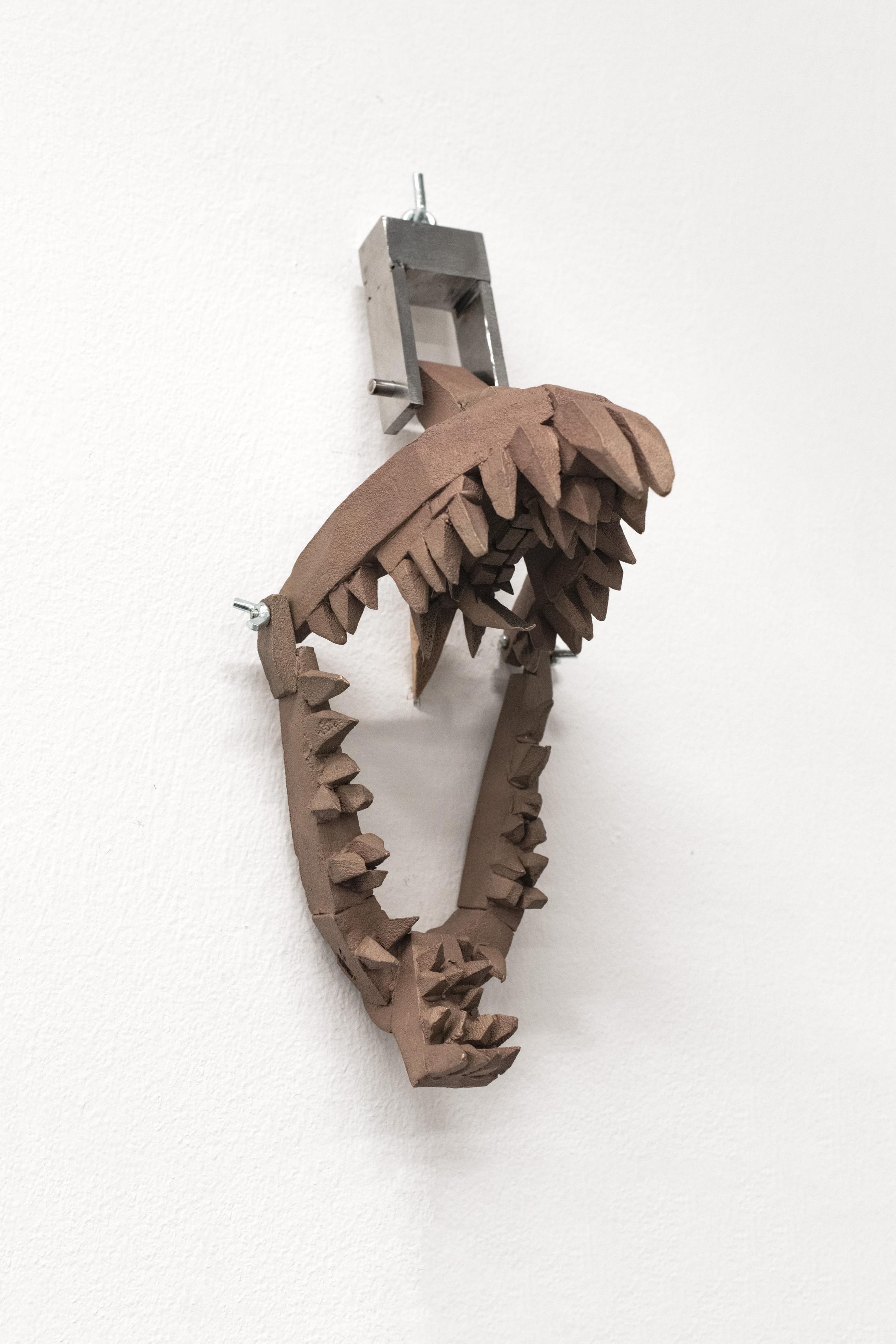 Exhibition View Solo Show Sofía Durrieu «NN –|– ME ; view on Jaws (Lotus), 2025, Bronze, Steel, 12 x 28 x 13 cm» at Altefabrik Rapperswil-Jona, Rapperswil, 2025 / Photo: Sebastian Schaub, Sofía Durrieu / Courtesy: the artist and Altefabrik Rapperswil-Jona