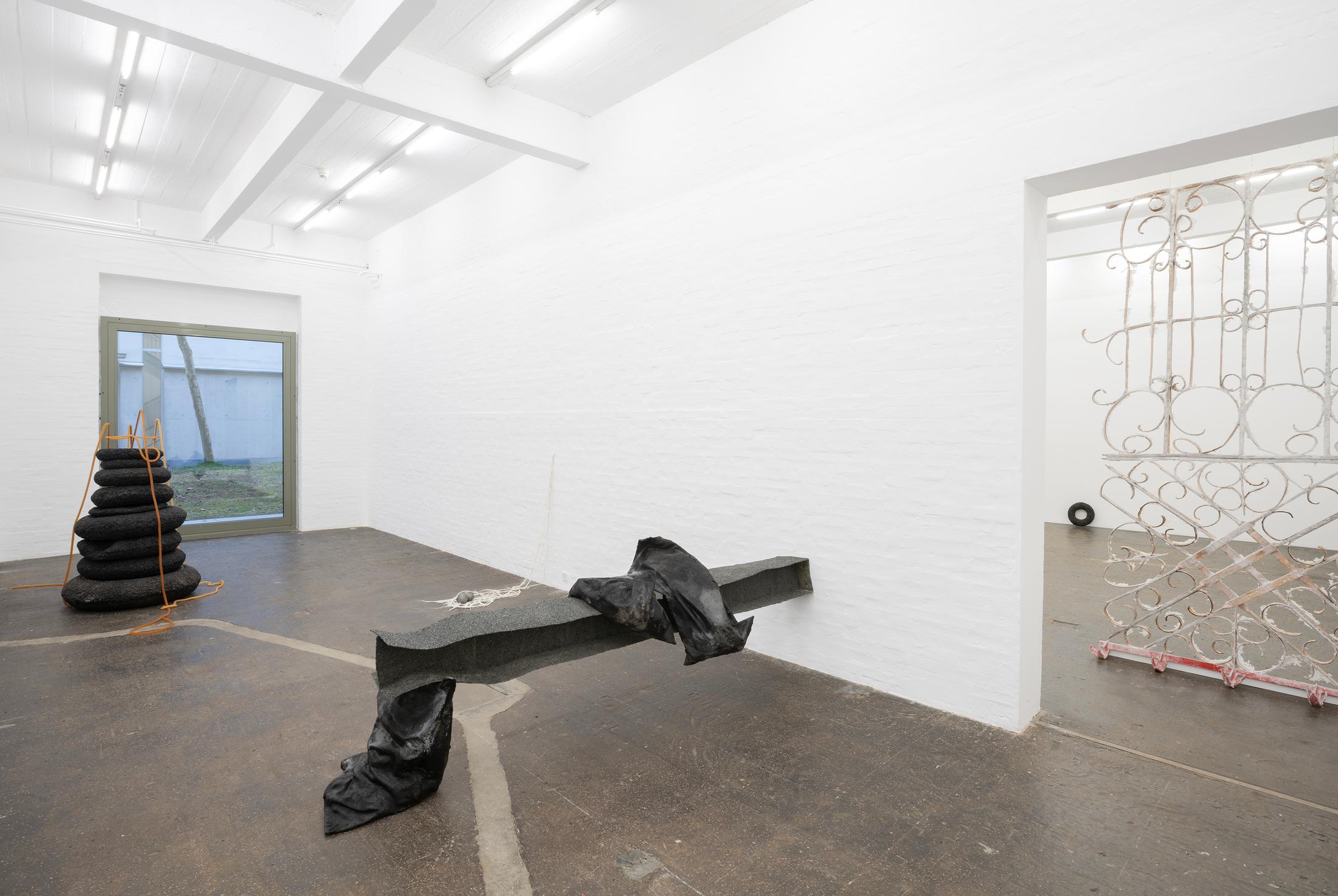 Exhibition View Double Show Sofía Salazar Rosales «Imagínate vivir en Suiza y perderte esto» at Kunst Halle Sankt Gallen, St. Gallen, 2025 / Photo: E. Sommer / Courtesy: the artist and ChertLüdde, Berlin