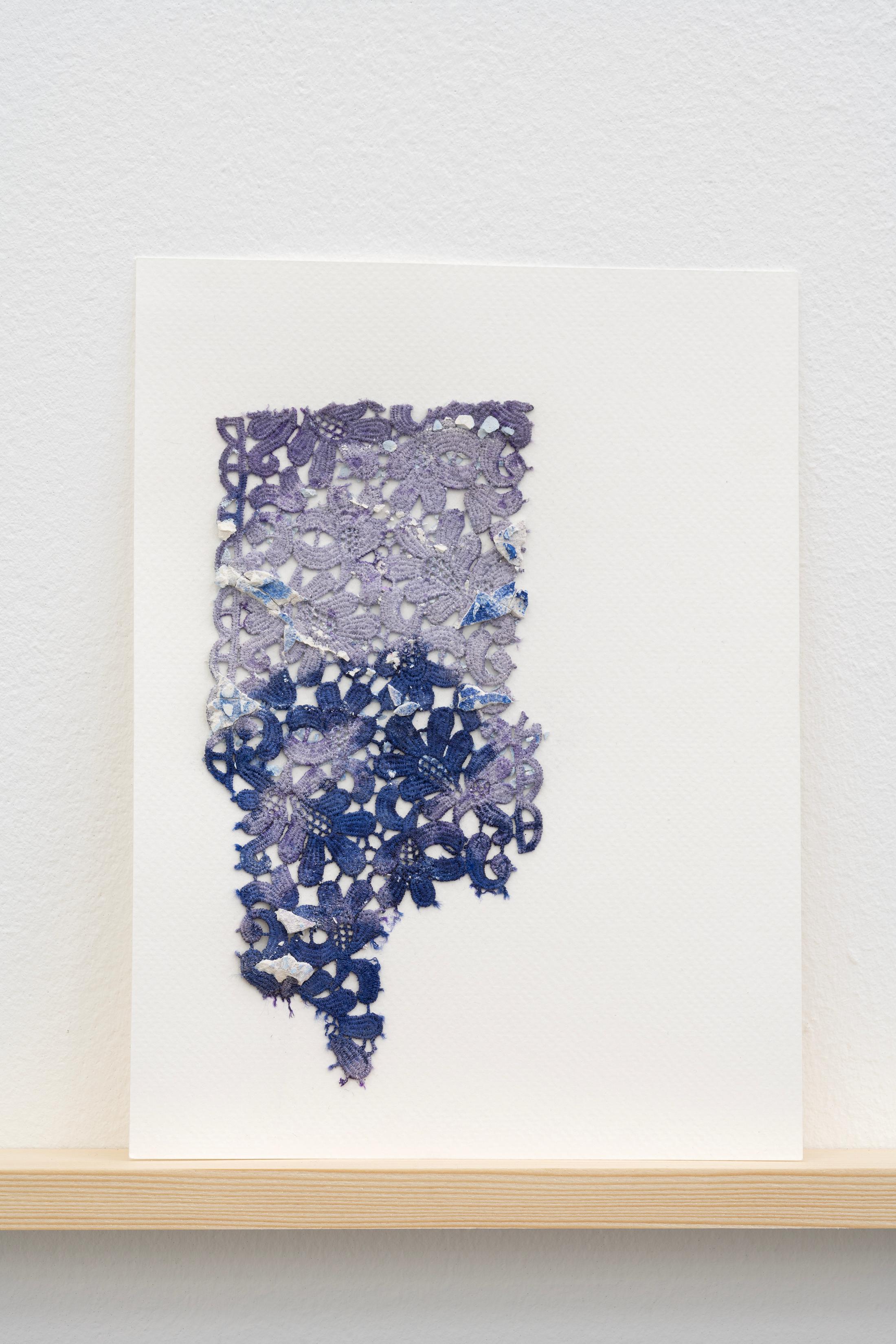 Exhibition View Double Show Majd Abdel Hamid «Resonances ; view on It's still too soon to leave (Detail), 2023, Cotton and silk thread on readymades, linen, cotton, postcards, plaster, indigo dye» at Kunst Halle Sankt Gallen, St. Gallen, 2025 / Photo: E. Sommer / Courtesy: the artist and 16 Avril, Paris