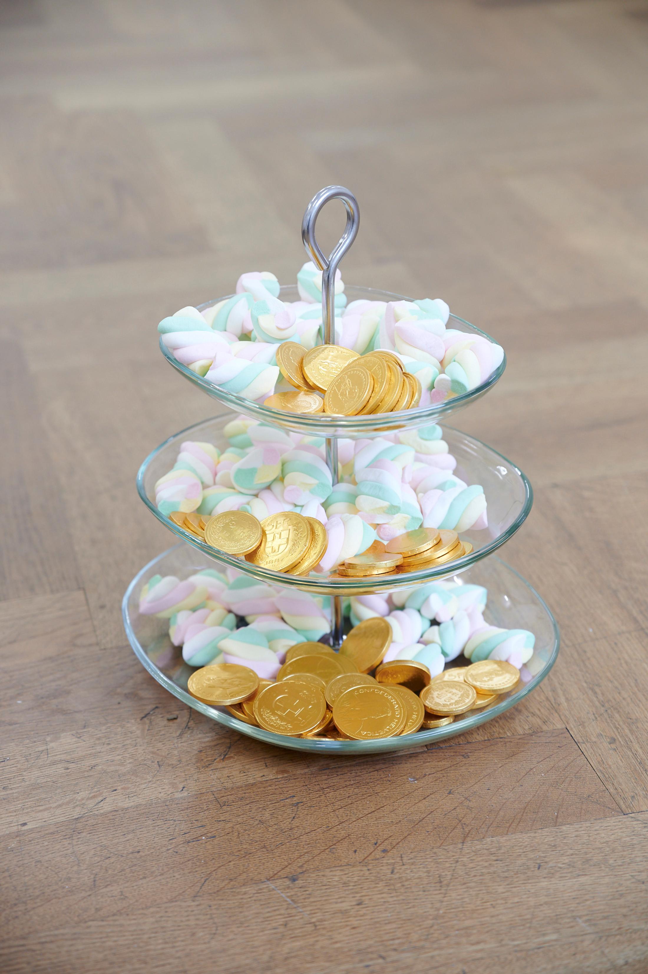 Exhibition View Group Show «Sweet Crip; view on Criptonite, Pleasure, 2023, Acrylic on medicine tablets» at Krone Couronne, Biel, 2023 / Photo: Alizée Quinche / Courtesy: the artists and Krone Couronne