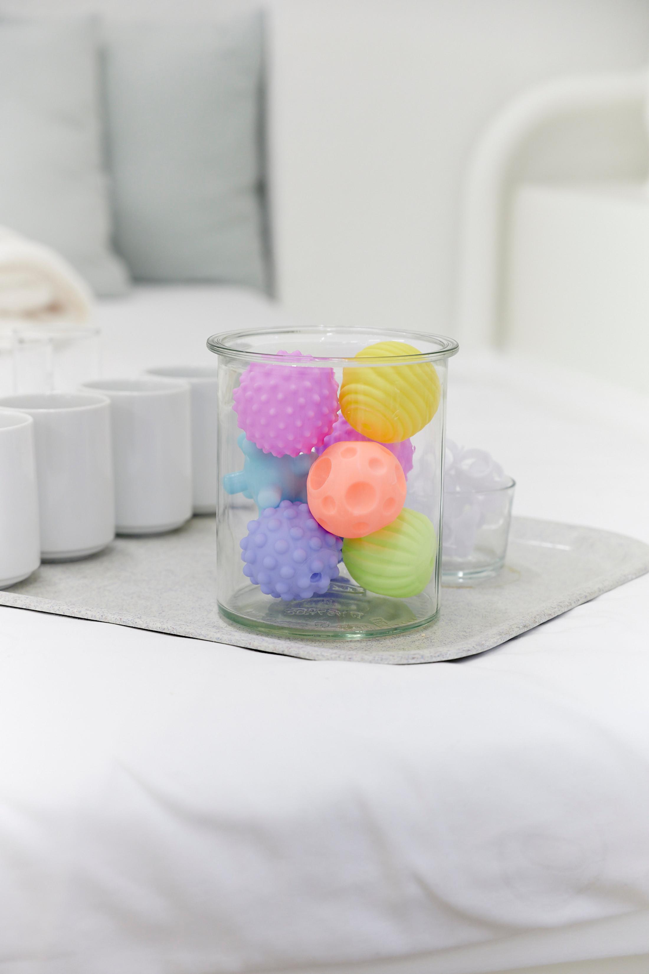 Exhibition View Group Show «Sweet Crip; view on Criptonite, Pleasure, 2023, Acrylic on medicine tablets» at Krone Couronne, Biel, 2023 / Photo: Alizée Quinche / Courtesy: the artists and Krone Couronne