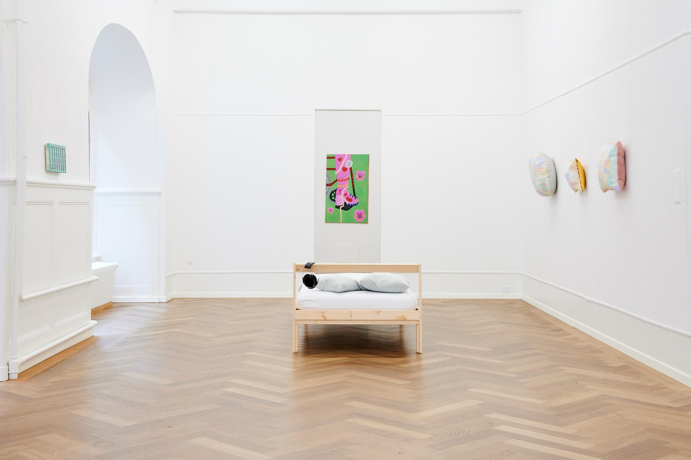 Exhibition View Group Show «Sweet Crip» at Krone Couronne, Biel, 2023 / Photo: Alizée Quinche / Courtesy: the artists and Krone Couronne