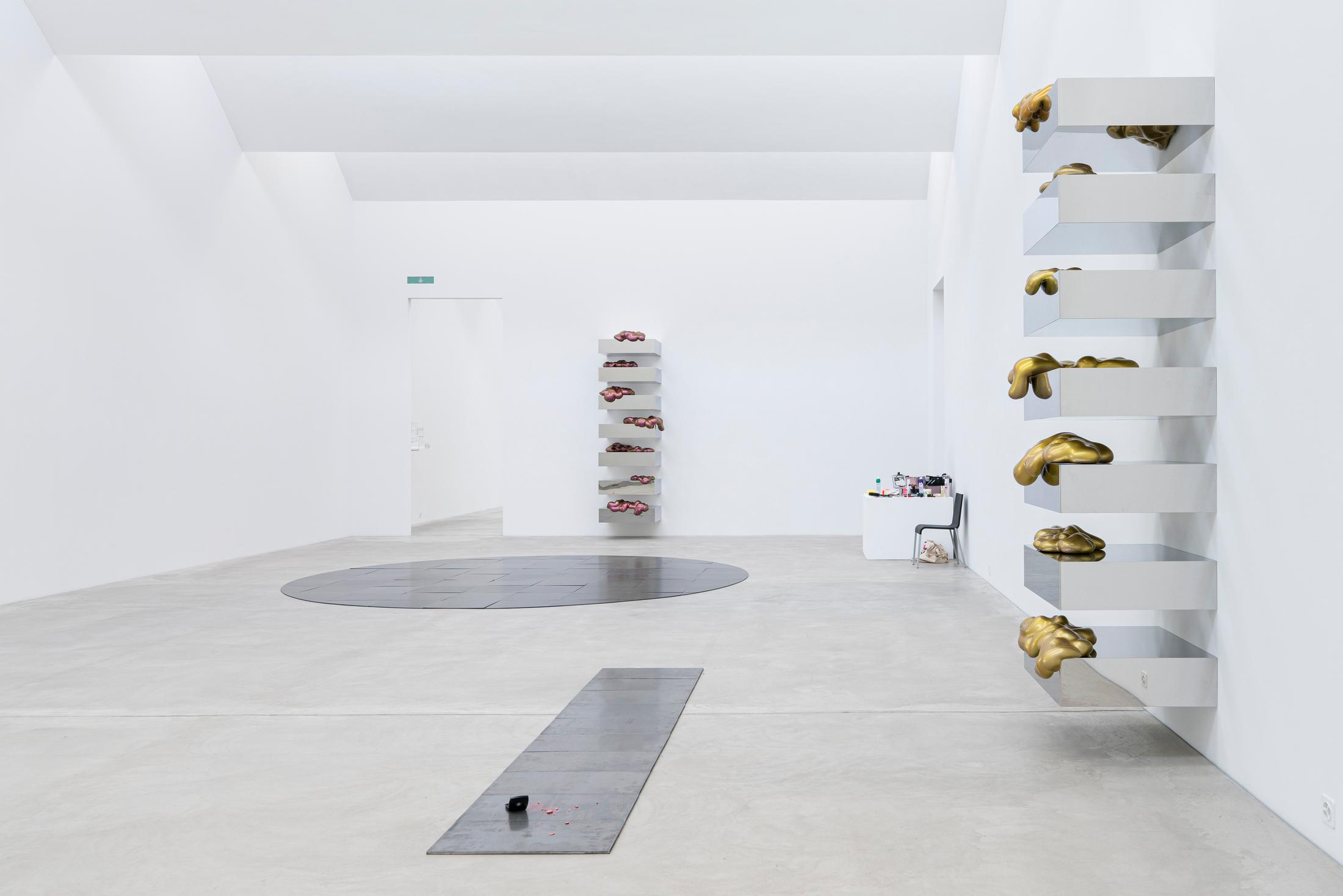 Exhibition View Sylvie Fleury Solo Show «Shoplifters from Venus» at Kunstmuseum Winterthur, Winterthur, 2023 / Photo: Reto Kaufmann / Courtesy: the artist and Gallery Thaddaeus