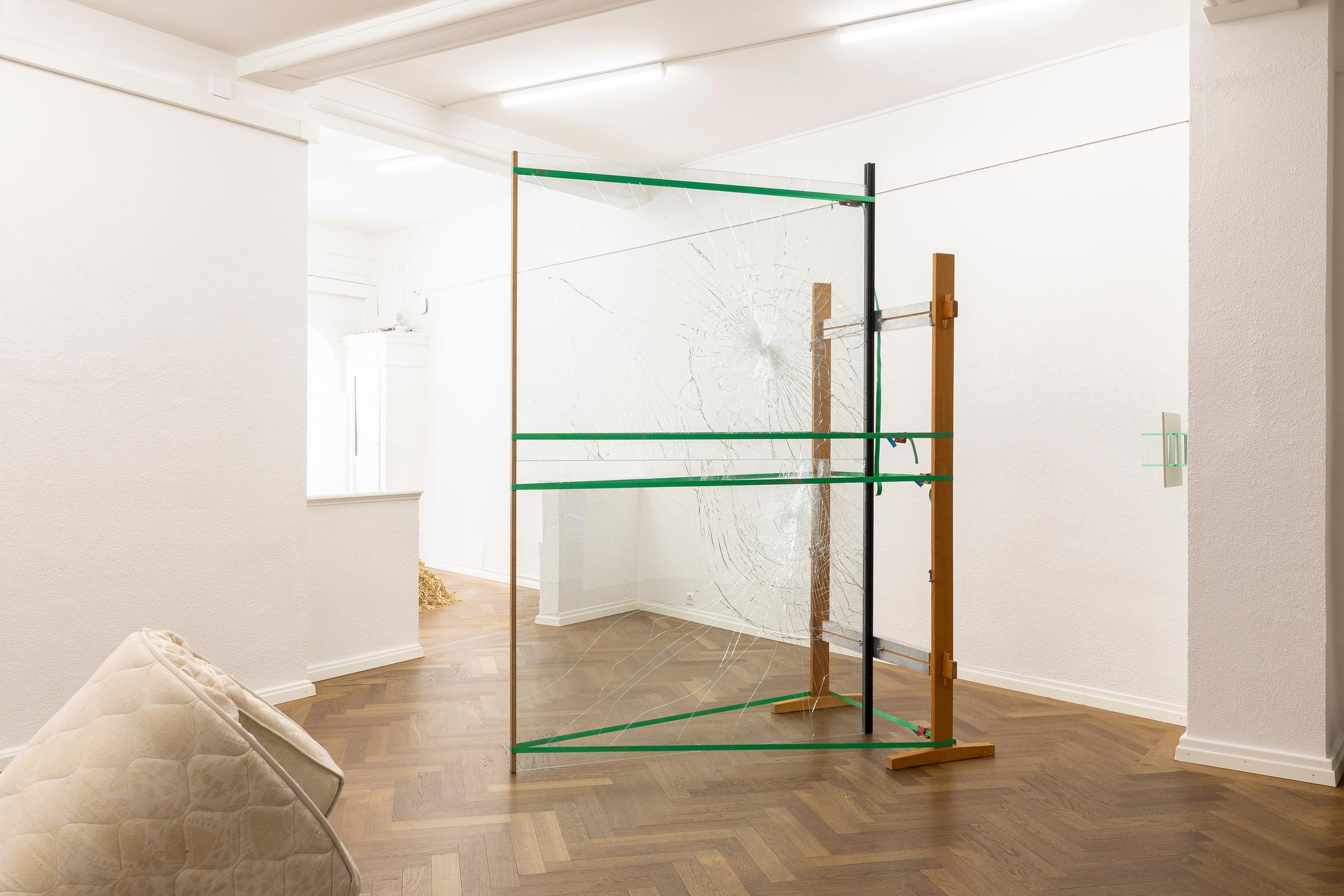 Exhibition View Group Show «THE GLEANERS; view on Hannah Külling, Die Braut entblösst den Junggesellen und betrachtet seine Form, sogar, 2005» at Krone Couronne, Biel, 2023 / Photo: Michal Florence Schorro / Courtesy: the artist and Krone Couronne