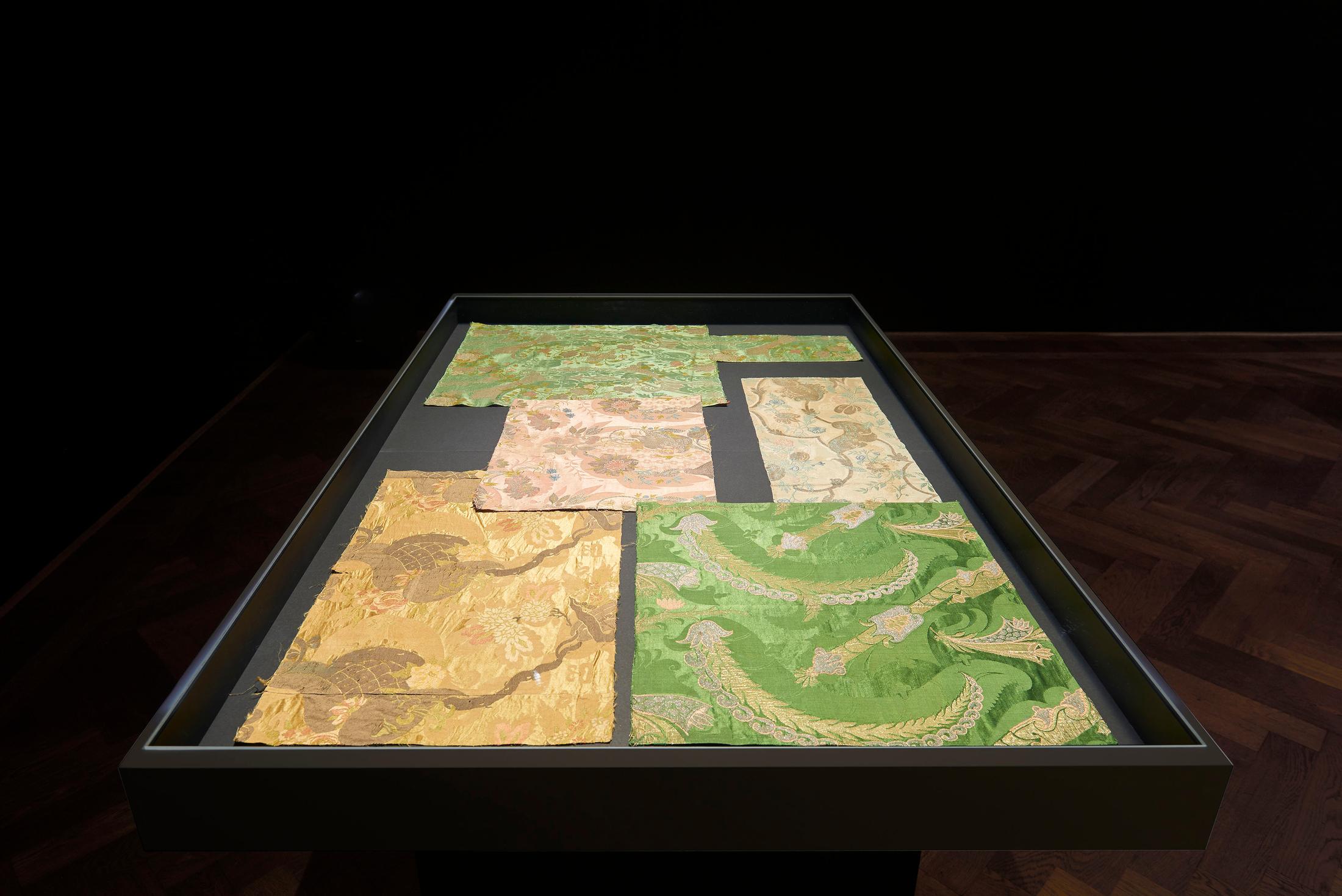 Exhibition View Groupshow «Bizarre Silks, Private Imaginings and Narrative Facts, etc.» an exhibition by Nick Mauss at Kunsthalle Basel, Basel, 2020 / Photo: Philipp Hänger and Kunsthalle Basel / Courtesy: the artists and Kunsthalle Basel