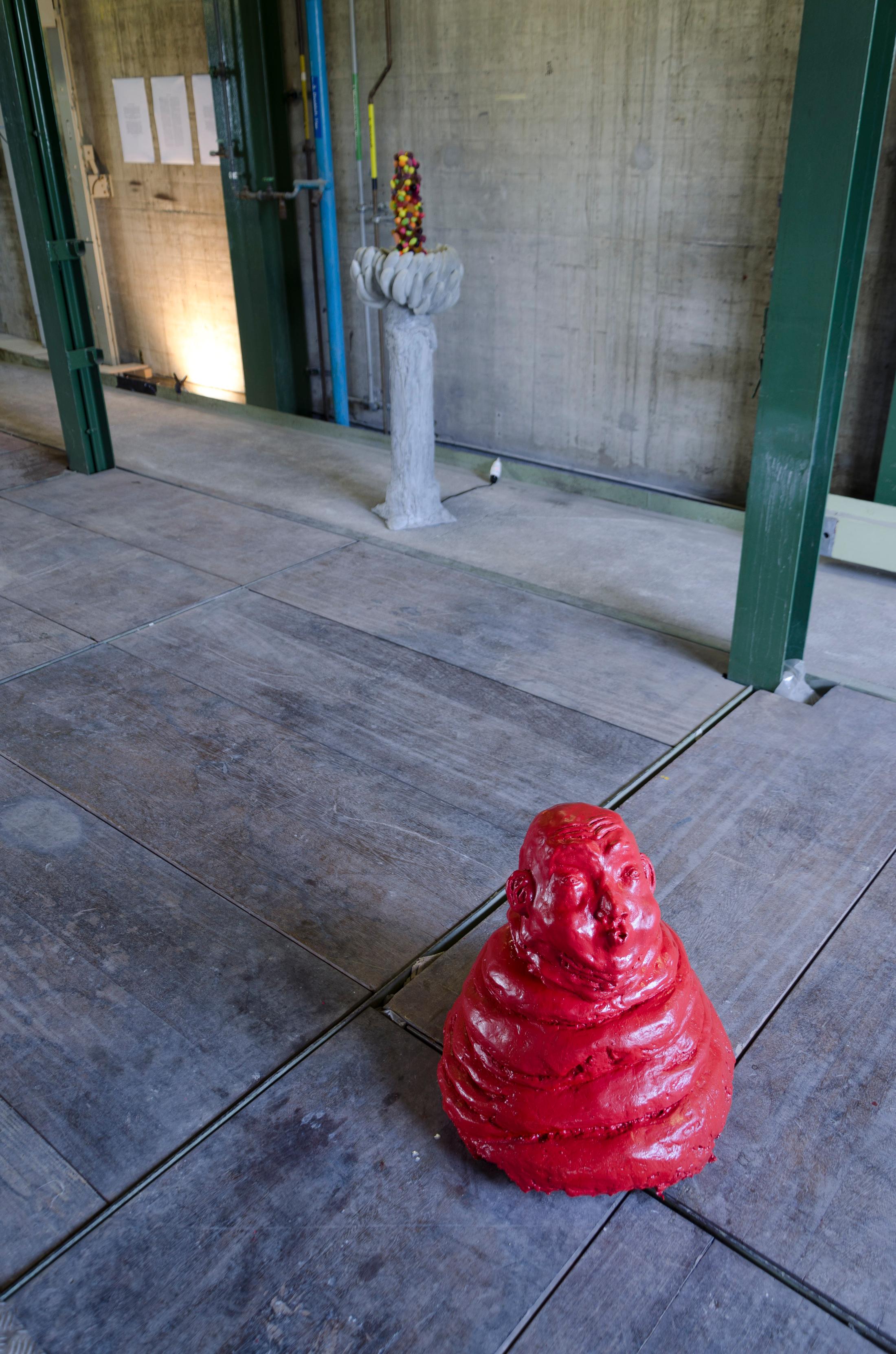 Exhibition View Groupshow «Boring Twenties; view on Bene Andrist, Plündre ich mein Herz, nie mach ich nie einen Scherz; Magdalena Baranya, Banana Split and Michael Felix Grieder, Lebenslänglich, all from 2020» at Hrüze Gegi, Winterthur, 2020 / Photo: Hrüze Gegi / Courtesy: the artists and Hrüze Gegi