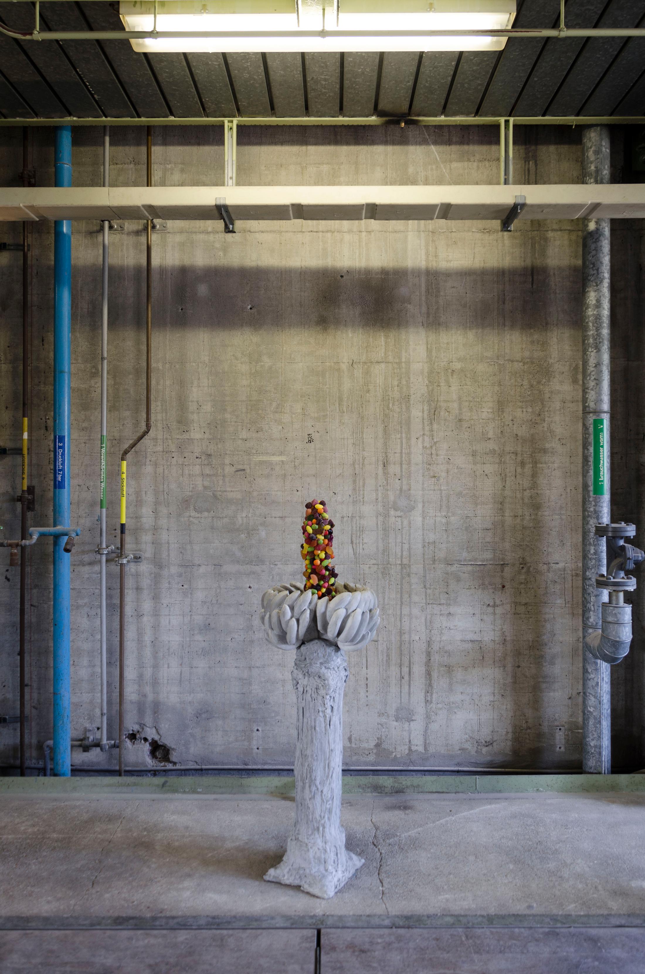 Exhibition View Groupshow «Boring Twenties; view on Magdalena Baranya, Banana Split, 2020» at Hrüze Gegi, Winterthur, 2020 / Photo: Hrüze Gegi / Courtesy: the artists and Hrüze Gegi