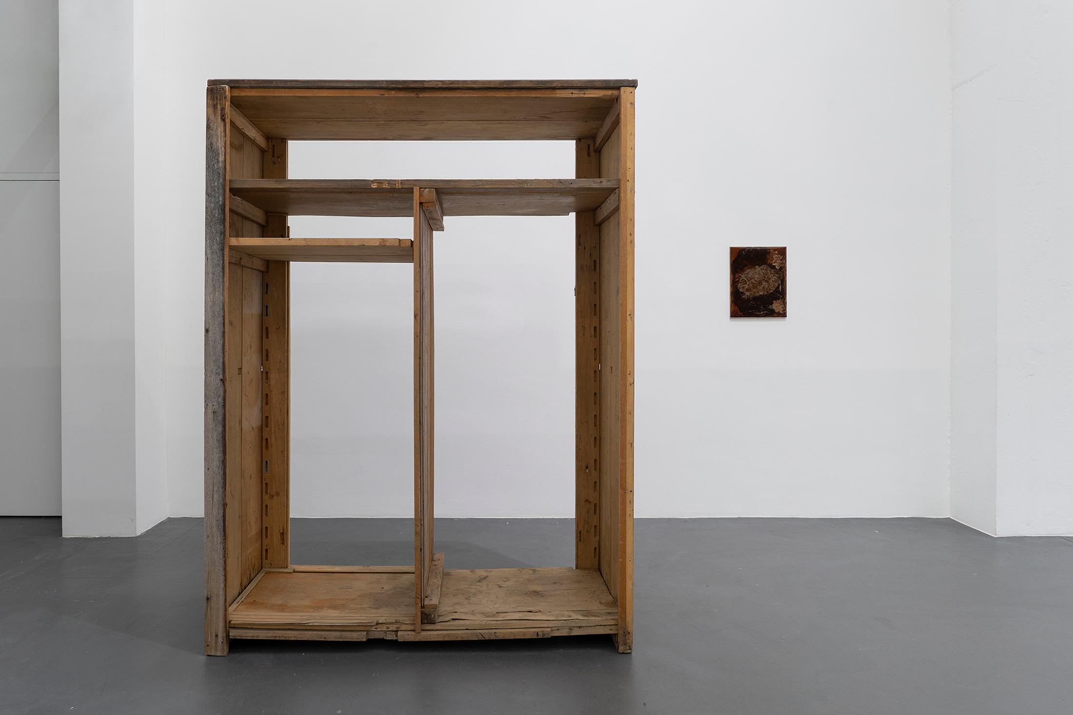 Exhibition View Brigham Baker Solo Show «Plein air trespass» at annex14, Zurich, 2023 / Photo: Claude Barrault / Courtesy: the artist and annex14