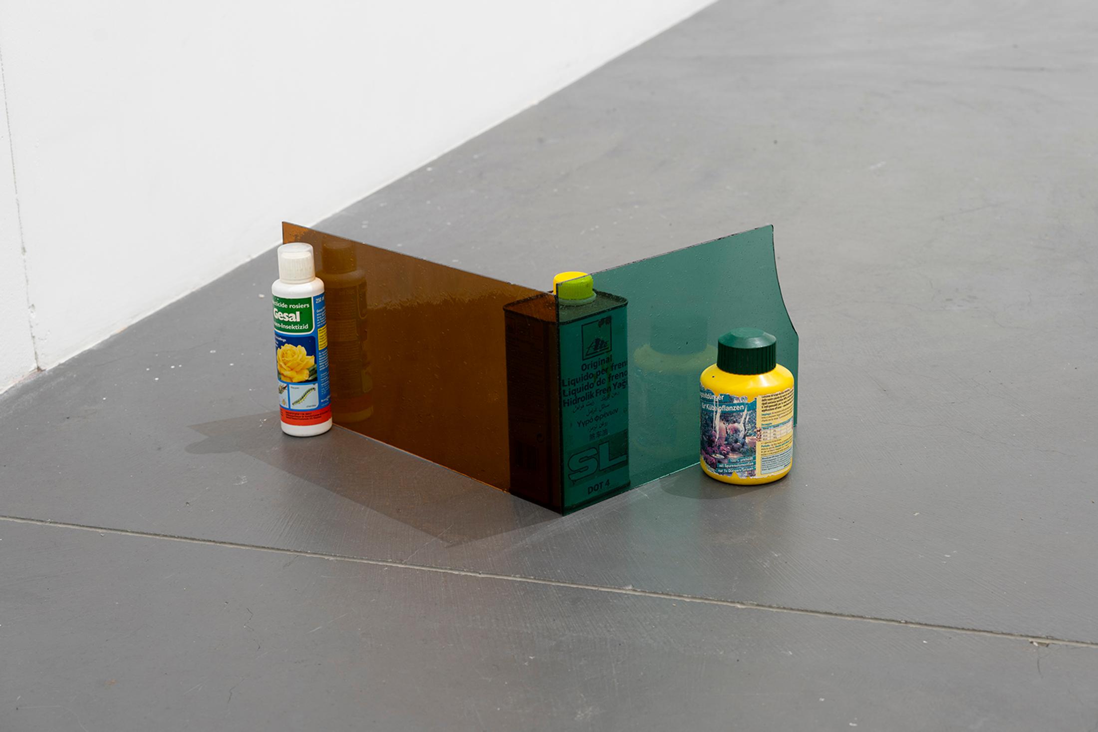 Exhibition View Brigham Baker Solo Show «Plein air trespass» at annex14, Zurich, 2023 / Photo: Claude Barrault / Courtesy: the artist and annex14