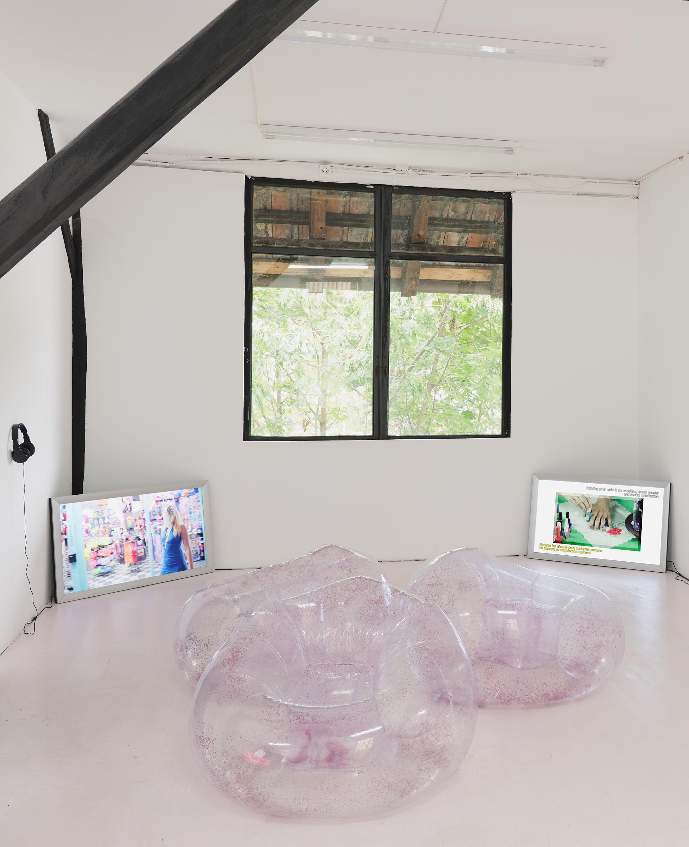 Exhibition View Group Show «Camp Fires» at Last Tango, Zurich, 2021 / Photo: Max Ehrengruber / Courtesy: the artists and Last Tango, Zurich