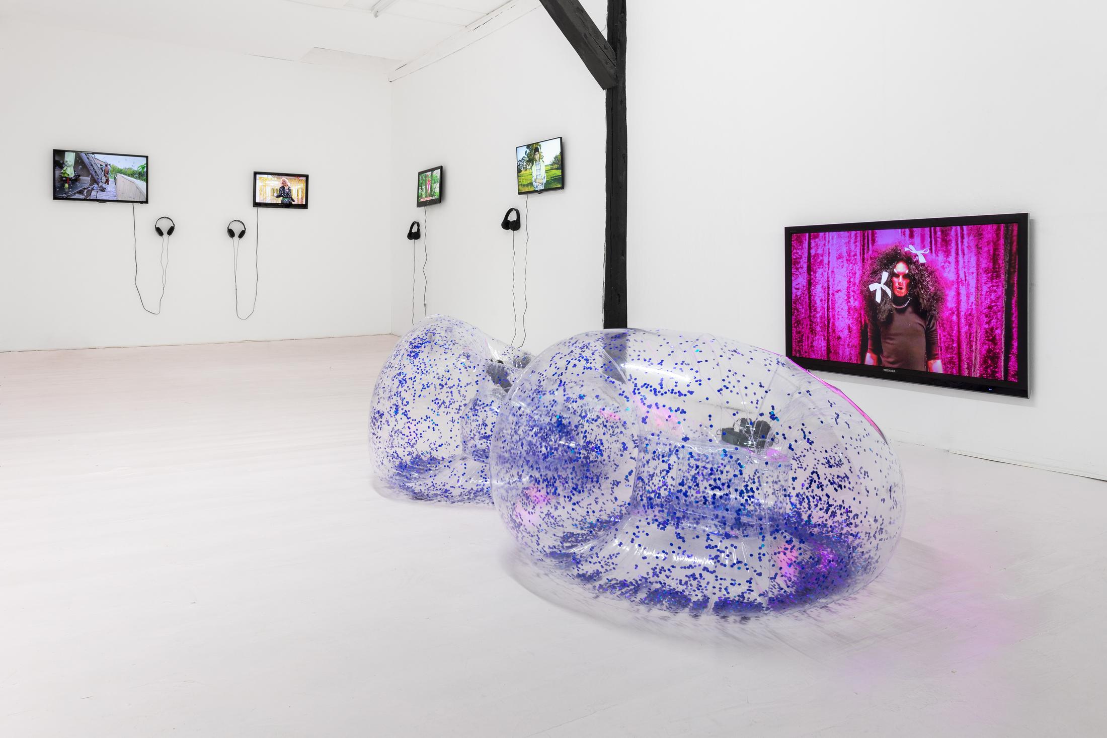 Exhibition View Group Show «Camp Fires» at Last Tango, Zurich, 2021 / Photo: Max Ehrengruber / Courtesy: the artists and Last Tango, Zurich