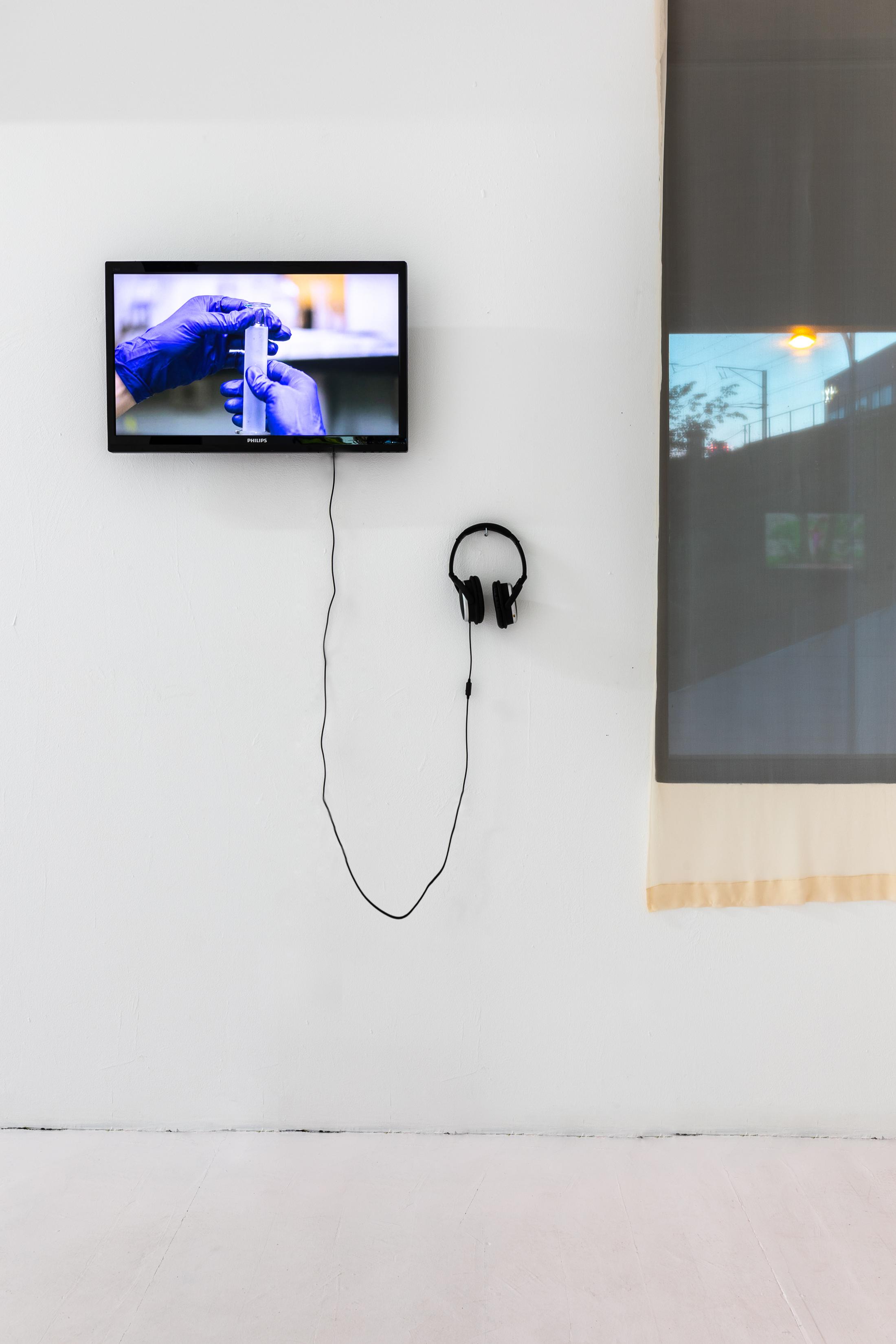 Exhibition View Group Show «Camp Fires; view on Jes Fan, Mother is a Woman, 2018» at Last Tango, Zurich, 2021 / Photo: Max Ehrengruber / Courtesy: the artists and Last Tango, Zurich