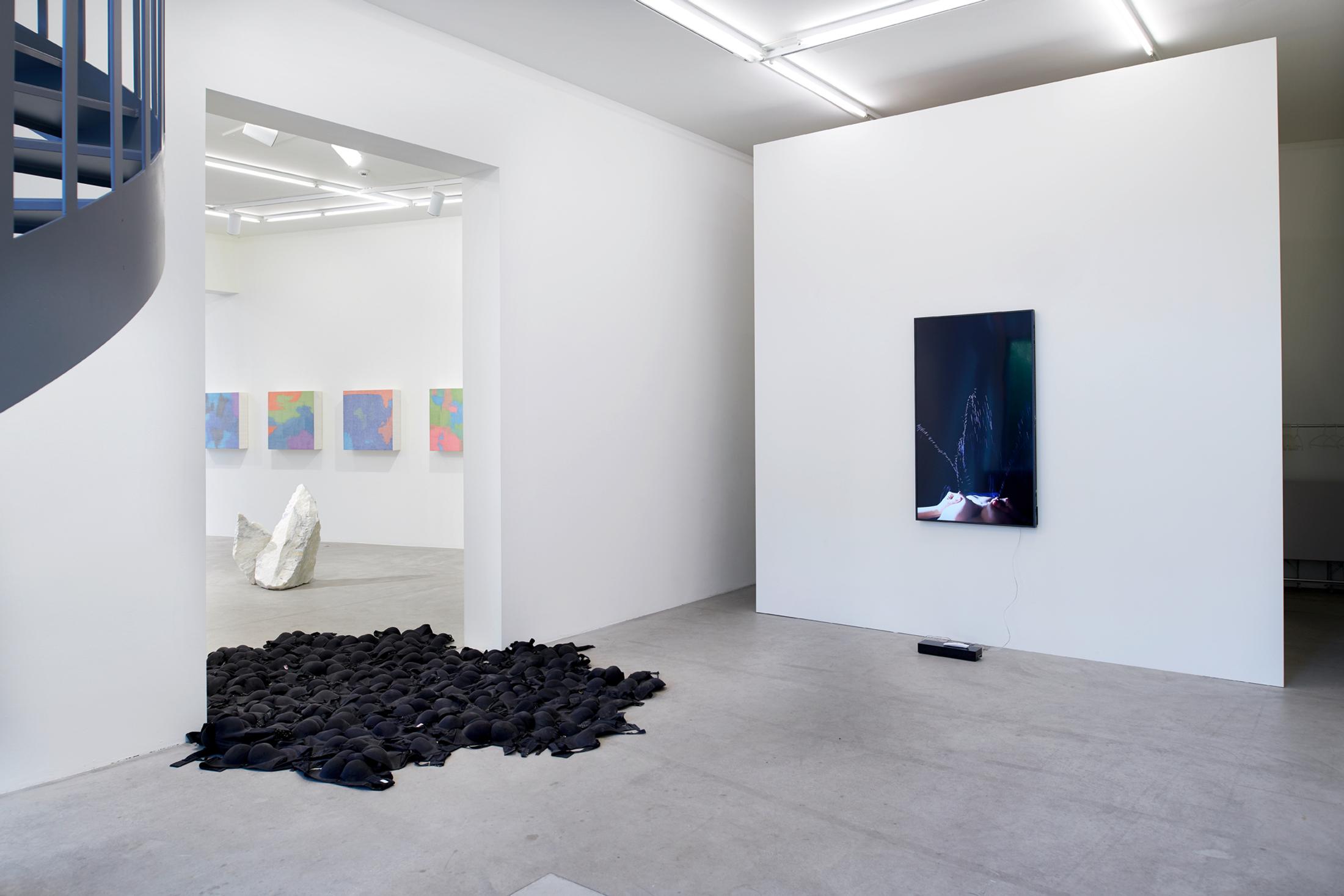 Exhibition View Cao Yu Soloshow «Femme Fatale» at Galerie Urs Meile, Luzern / Courtesy: the artist and Galerie Urs Meile
