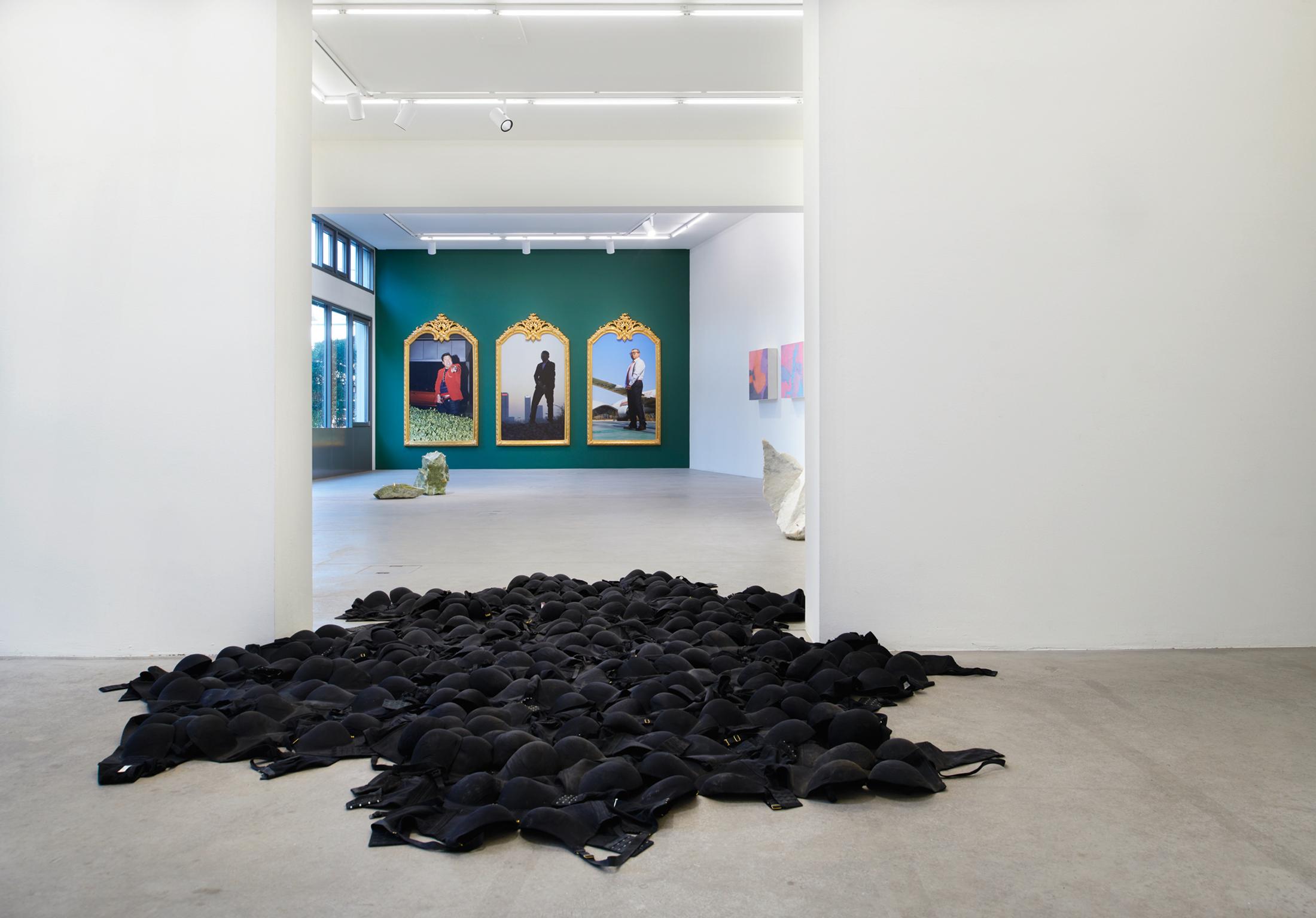 Exhibition View Cao Yu Soloshow «Femme Fatale» at Galerie Urs Meile, Luzern / Courtesy: the artist and Galerie Urs Meile