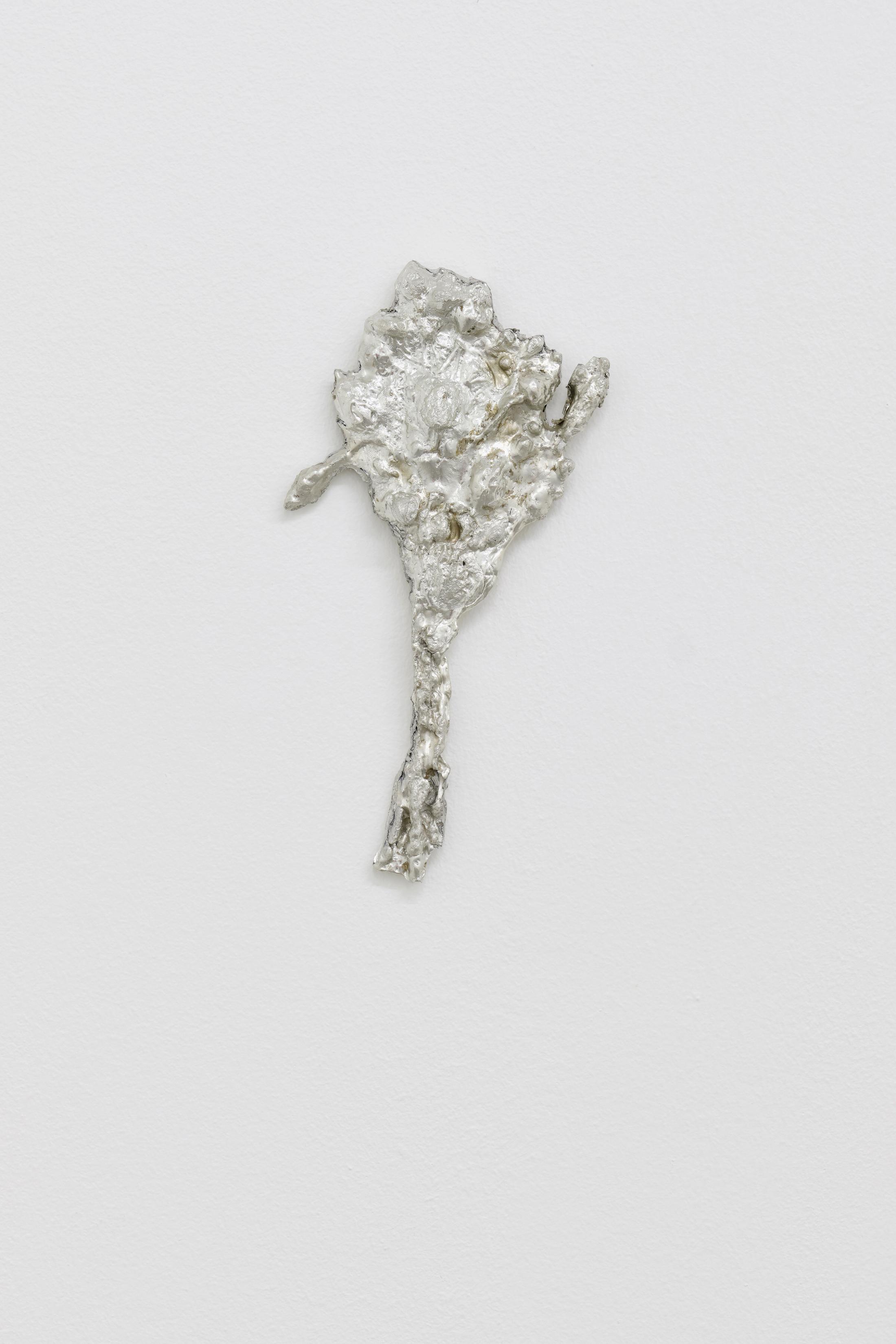 Exhibition View Cassidy Toner Solo Show «Subverting expectations with bad humor and mediocre output; view on Cassidy Toner, "As a sweet apple turns red on a high branch, high on the highest branch and the apple pickers forgot- well, no they didn't forget- were not able to reach", 2022, tin, 18 x 8 x 2 cm» at GALERIE PHILIPPZOLLINGER, Zurich, 2022 / Photo: Conradin Frei / Courtesy: the artist and GALERIE PHILIPPZOLLINGER