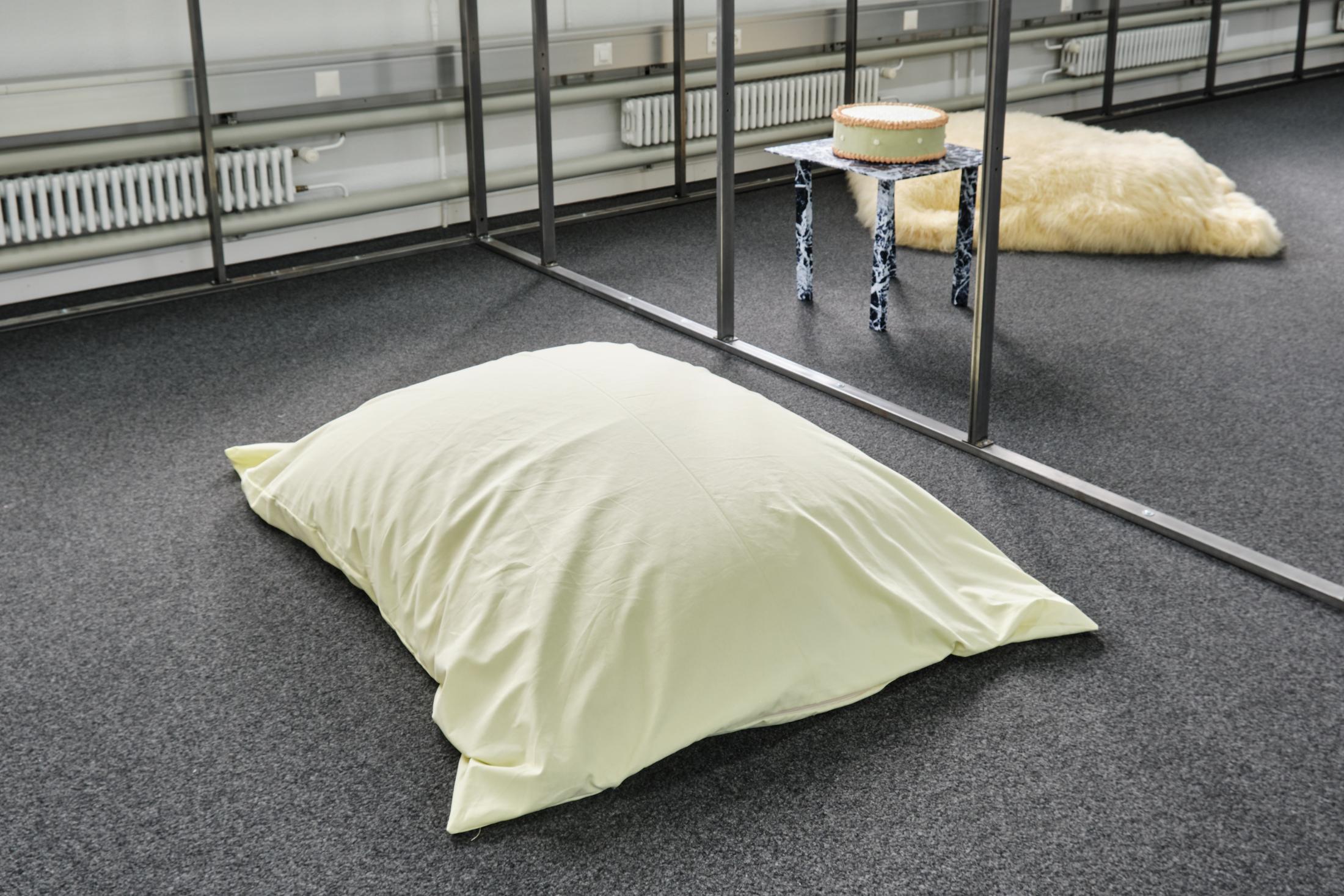 Exhibition View Cathrin Jarema Solo Show «and then I got distracted» at unanimous consent, Zurich, 2022 / Photo: Philip Ullrich / Courtesy: the artist and unanimous consent