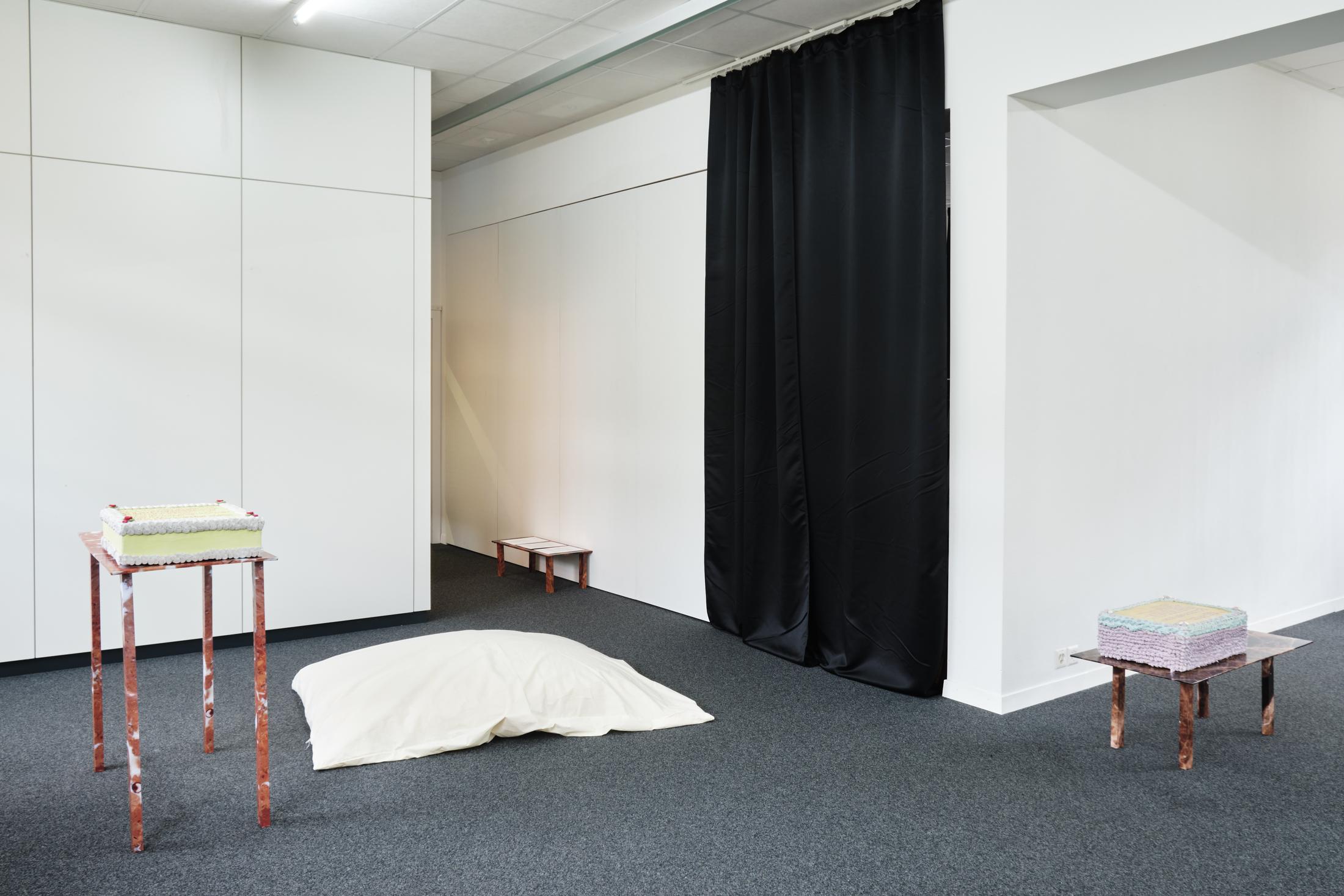 Exhibition View Cathrin Jarema Solo Show «and then I got distracted» at unanimous consent, Zurich, 2022 / Photo: Philip Ullrich / Courtesy: the artist and unanimous consent