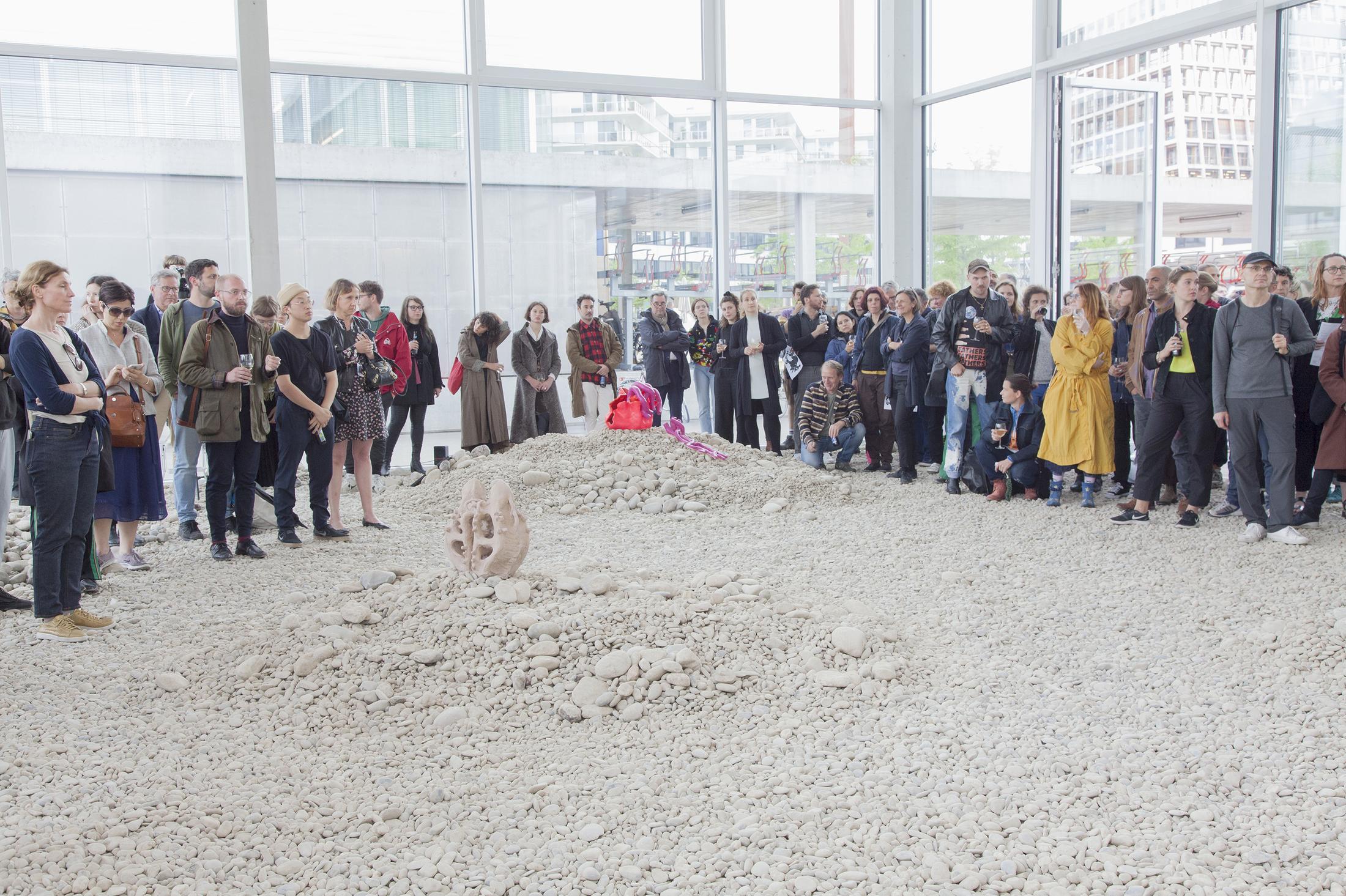 Exhibition View Cecilia Bengolea Performance «Danse au fond de la mer» at der TANK, Basel, 2019 / Photo and Courtesy © the artist and Institut Kunst, Basel