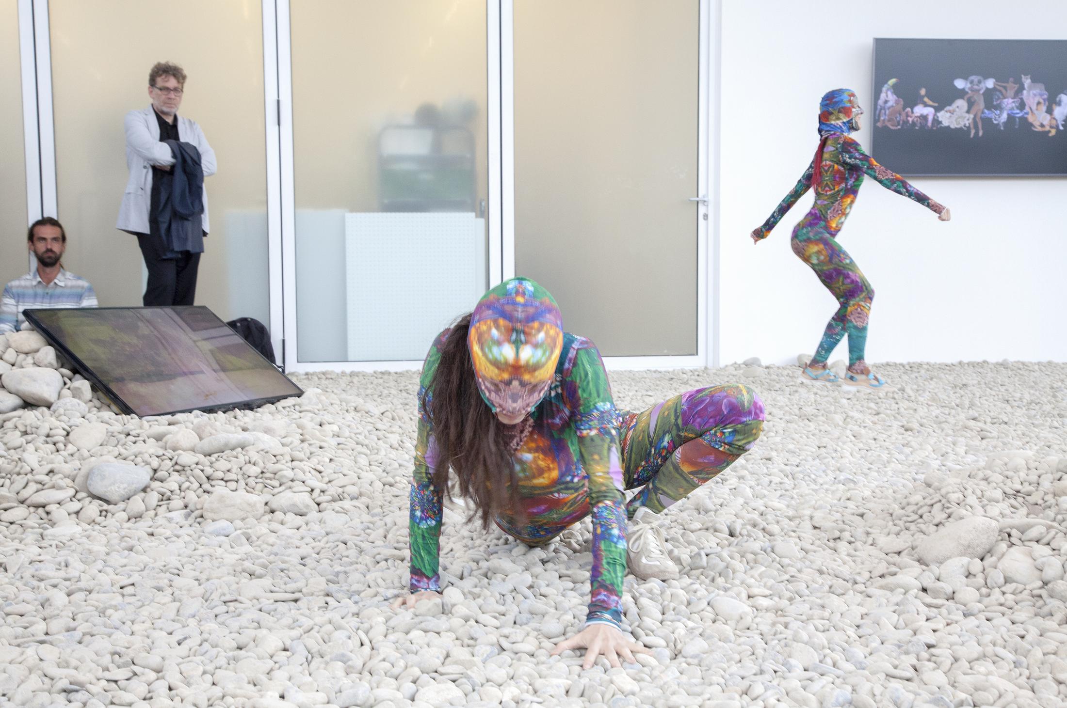 Exhibition View Cecilia Bengolea Performance «Danse au fond de la mer» at der TANK, Basel, 2019 / Photo and Courtesy © the artist and Institut Kunst, Basel