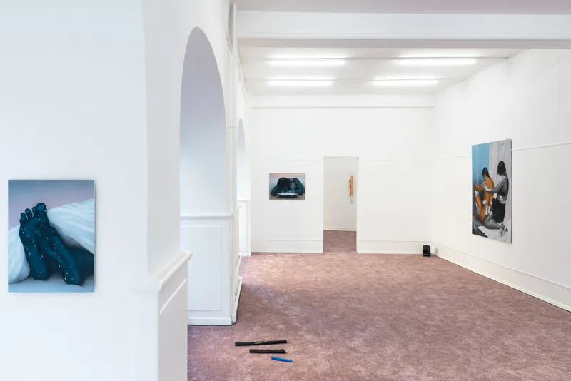 Exhibition View Group Show «TIES AND KNOTS AND BANDAGES» at Kronne Couronne, Biel/Bienne, 2022 / Photo: Thalles Piaget / Courtesy: the artists and Krone Couronne