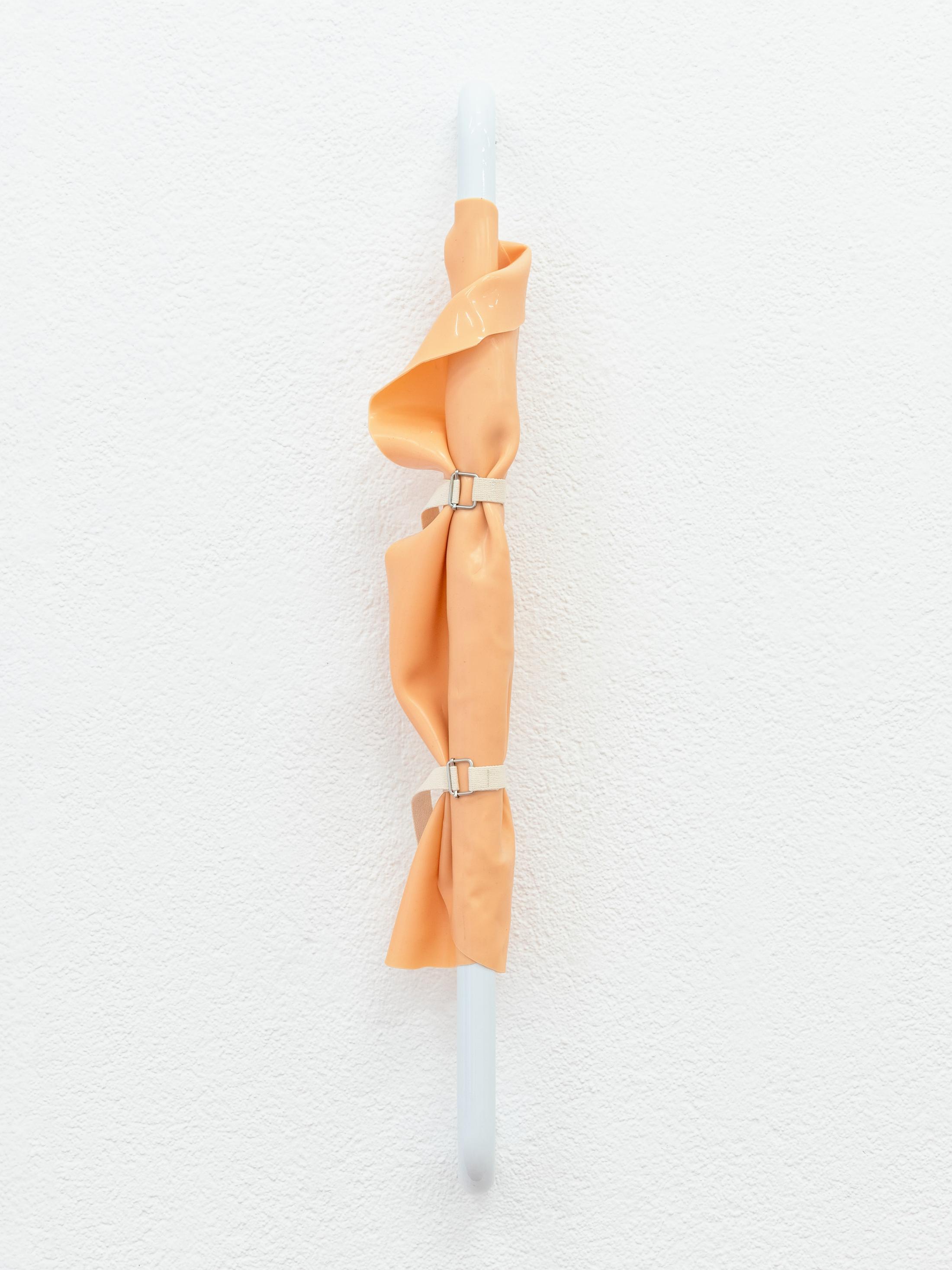 Exhibition View Group Show «TIES AND KNOTS AND BANDAGES; view on Vanessa Safavi, So many banana skins in the pathway (Holding Substitute I), 2016, Metal, paint, silicone, fabric» at Kronne Couronne, Biel/Bienne, 2022 / Photo: Thalles Piaget / Courtesy: the artist and Krone Couronne