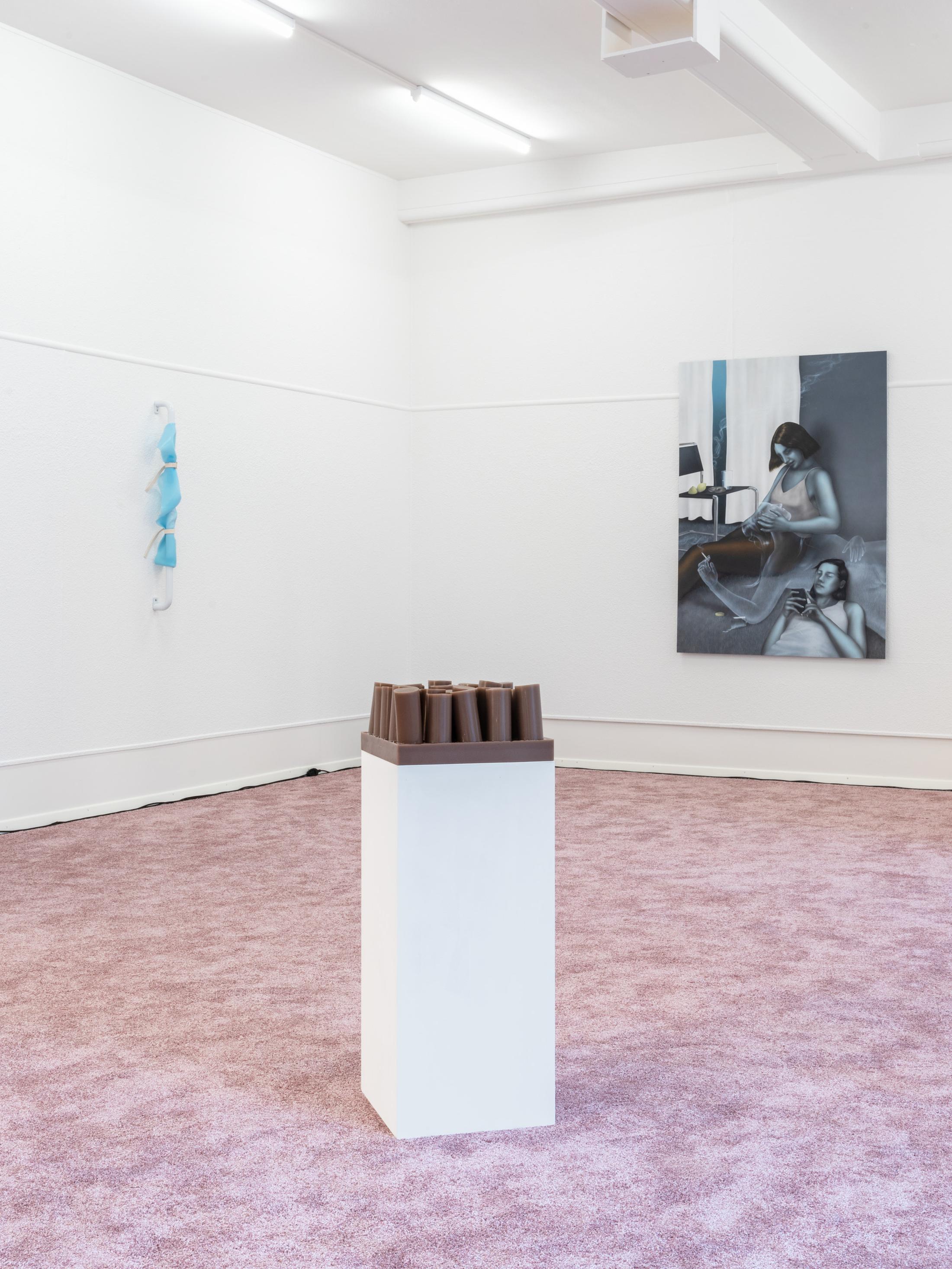Exhibition View Group Show «TIES AND KNOTS AND BANDAGES» at Kronne Couronne, Biel/Bienne, 2022 / Photo: Thalles Piaget / Courtesy: the artists and Krone Couronne