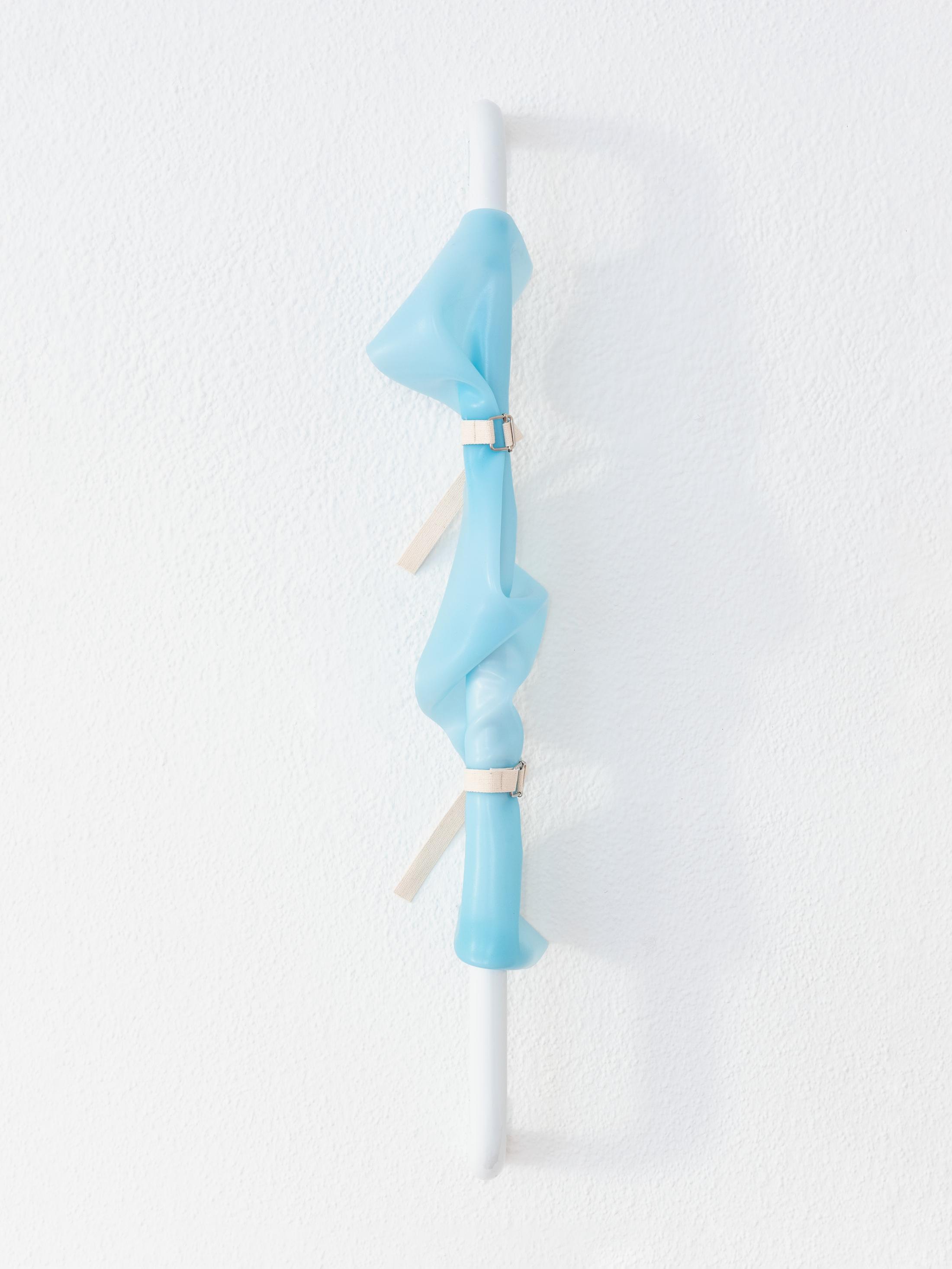 Exhibition View Group Show «TIES AND KNOTS AND BANDAGES; view on Vanessa Safavi, Temporarily out of service (Holding Substitute 5), 2022, Metal, varnish, pigments, silicone, fabric» at Kronne Couronne, Biel/Bienne, 2022 / Photo: Thalles Piaget / Courtesy: the artist and Krone Couronne