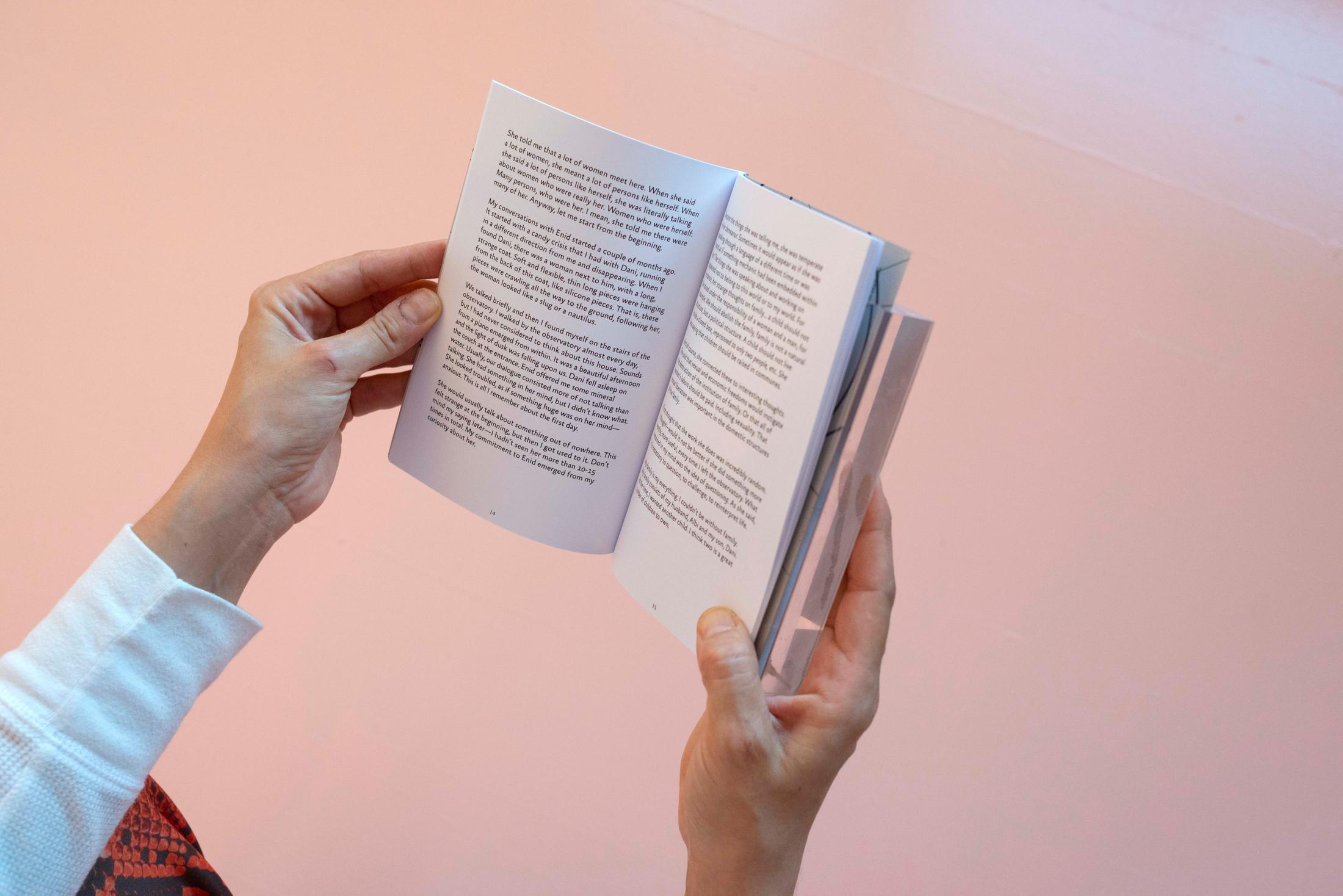 Exhibition View Ceylan Öztrük Soloshow «Am a mollusk, too; re/producing tangents; view on Ceylan Öztrük, soft cover book, English: Mollusk Solidarity – German: Solidarität der Weichtiere, 18 x 12cm, ISBN: 978-3-033-07927-4, with acryl pedestal display: 15,5 x 10,5 cm, 2020» at Longtang, Zurich, 2020 / Photo: Flavio Karrer / Courtesy: the artist and Longtang