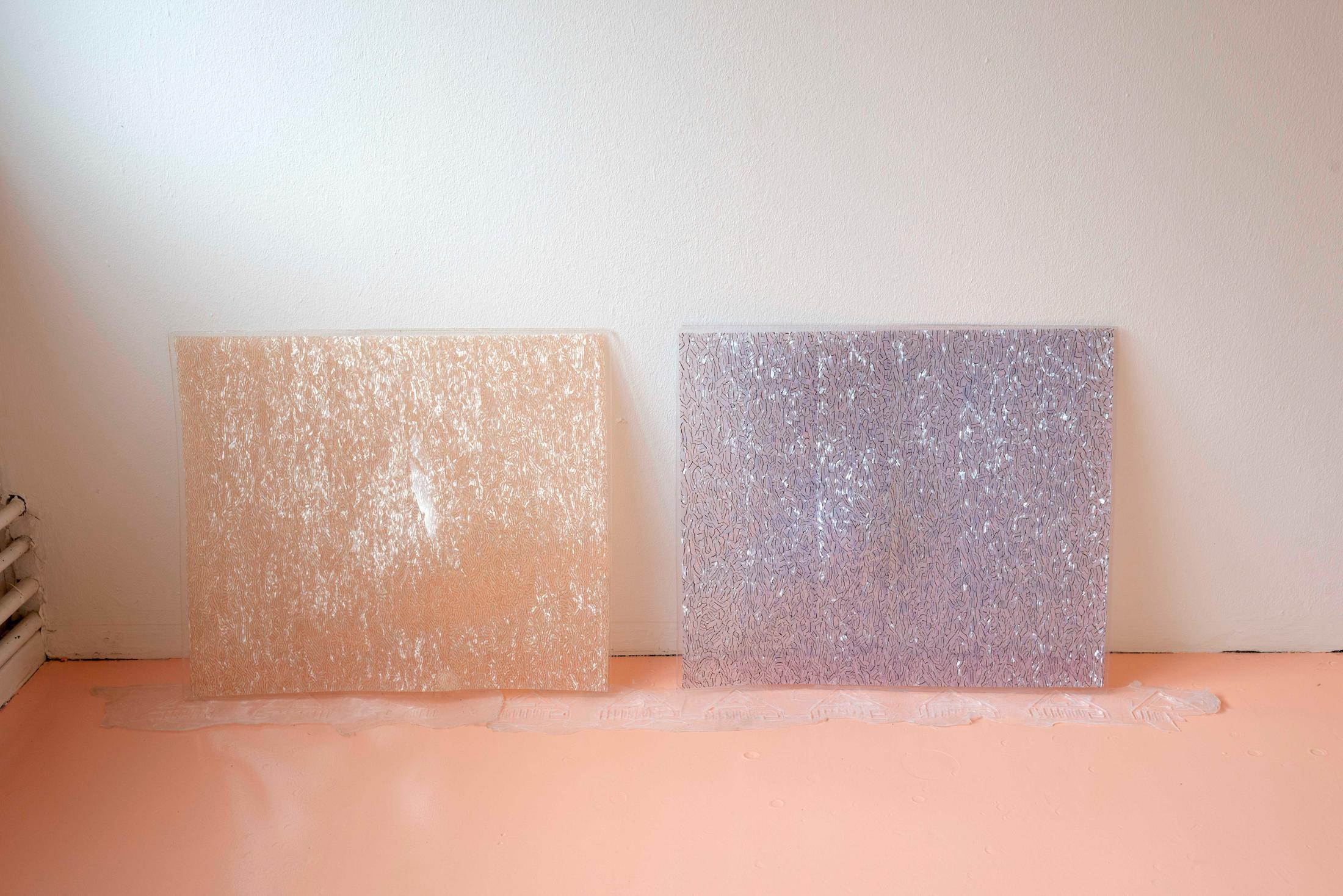 Exhibition View Ceylan Öztrük Soloshow «Am a mollusk, too; re/producing tangents; view on Ceylan Öztrük, Mother of Plexi, mother of pearl pressed acryl sheets, silicone coaster, 2 pieces, 62 x 53cm, 2020» at Longtang, Zurich, 2020 / Photo: Flavio Karrer / Courtesy: the artist and Longtang