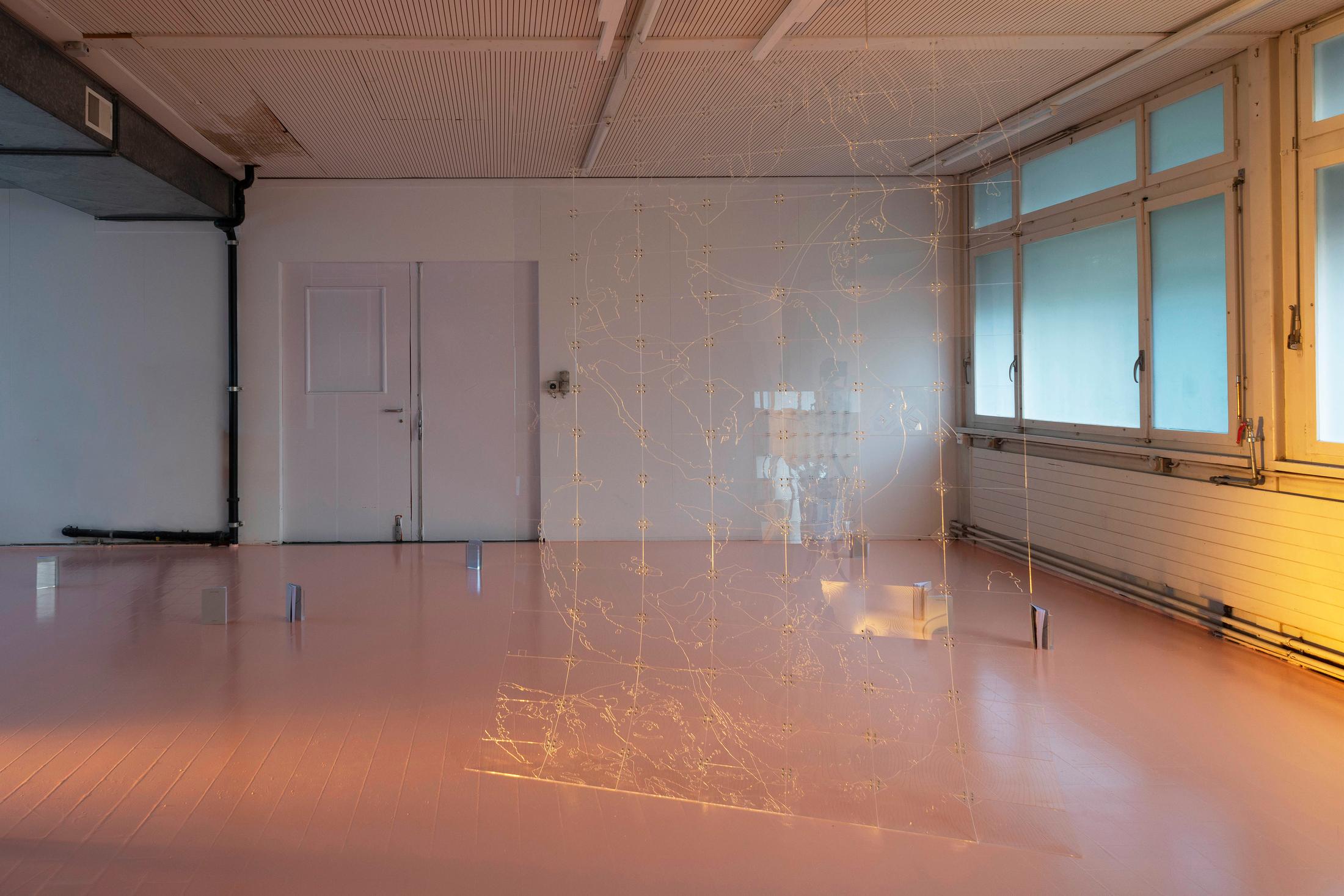 Exhibition View Ceylan Öztrük Soloshow «Am a mollusk, too; re/producing tangents; view on Ceylan Öztrük, A Tangent Model (large), engraving on acryl and metal screws, 234 x 175 x 0.3 cm, 2020» at Longtang, Zurich, 2020 / Photo: Flavio Karrer / Courtesy: the artist and Longtang