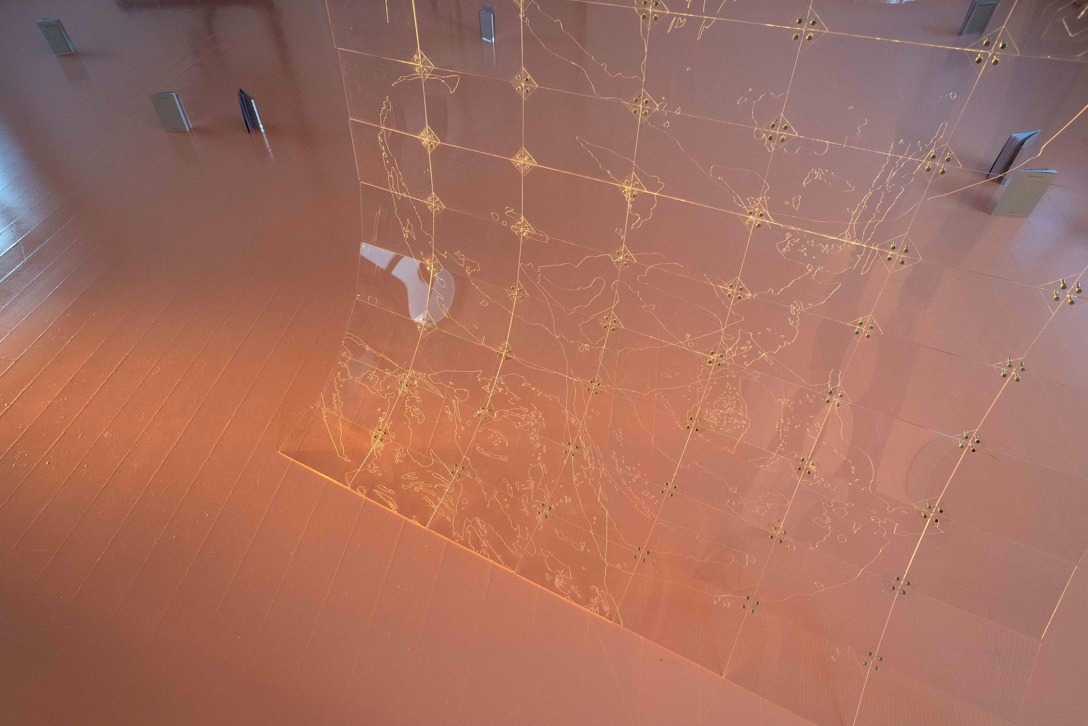 Exhibition View Ceylan Öztrük Soloshow «Am a mollusk, too; re/producing tangents; view on Ceylan Öztrük, A Tangent Model (large), engraving on acryl and metal screws, 234 x 175 x 0.3 cm, 2020» at Longtang, Zurich, 2020 / Photo: Flavio Karrer / Courtesy: the artist and Longtang